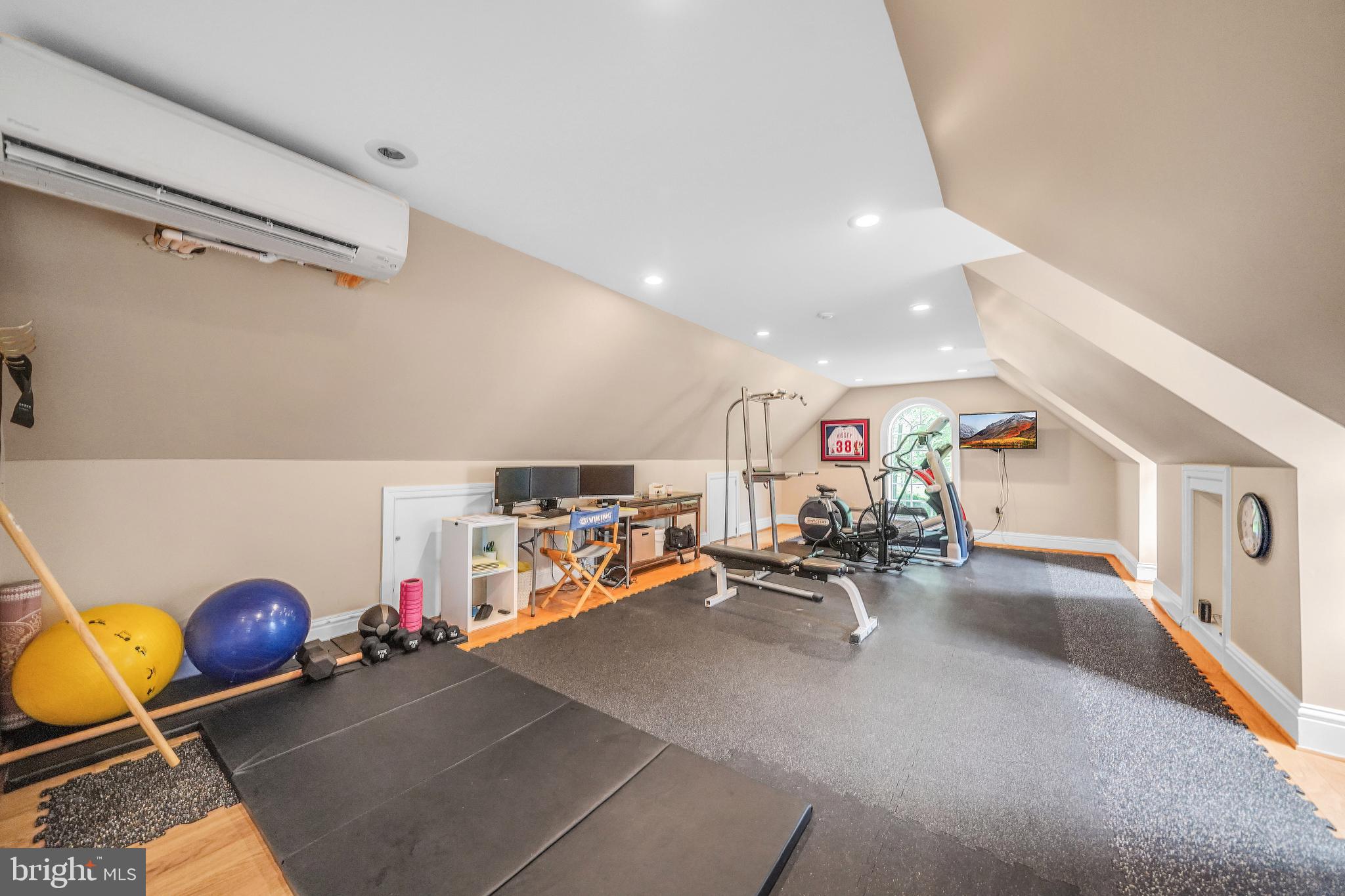 RADNOR HUNT - Residential