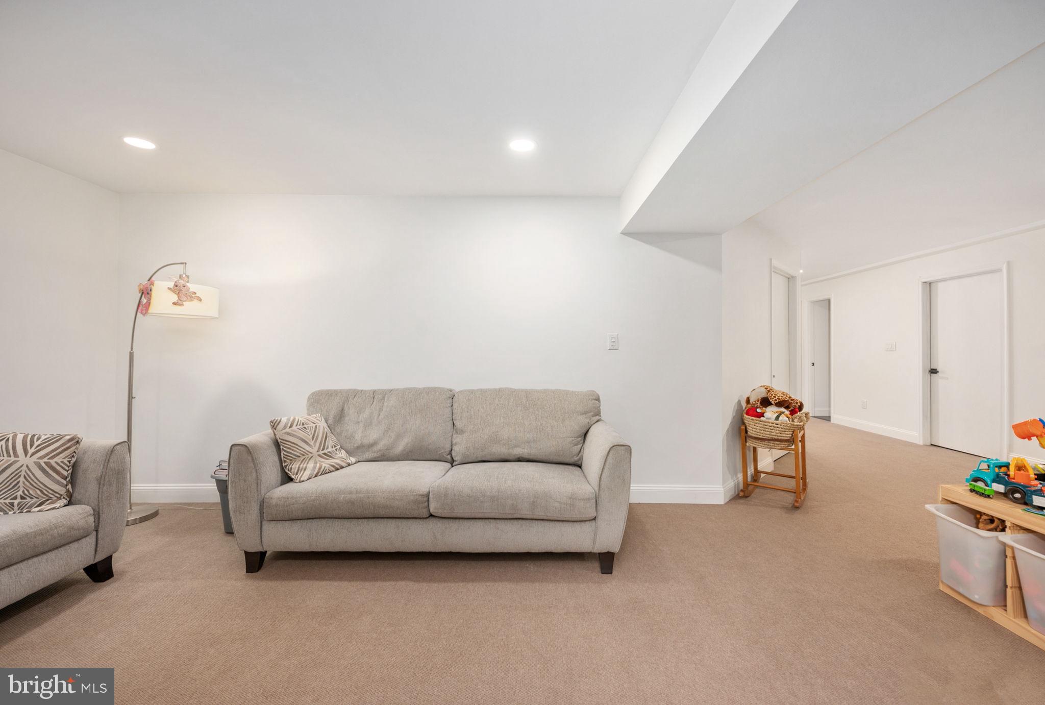 BELMONT HILLS/INGLESIDE - Residential