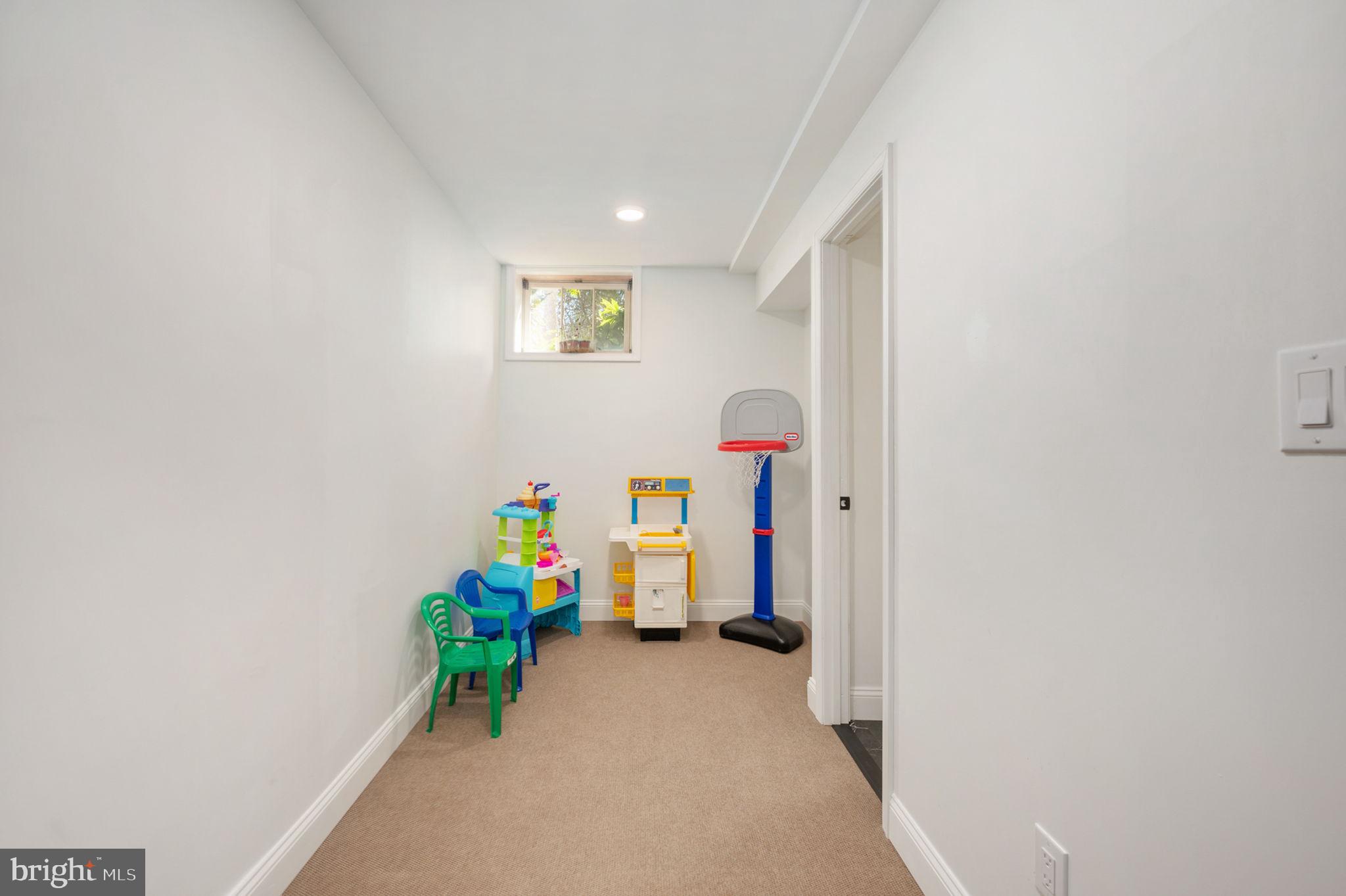 BELMONT HILLS/INGLESIDE - Residential