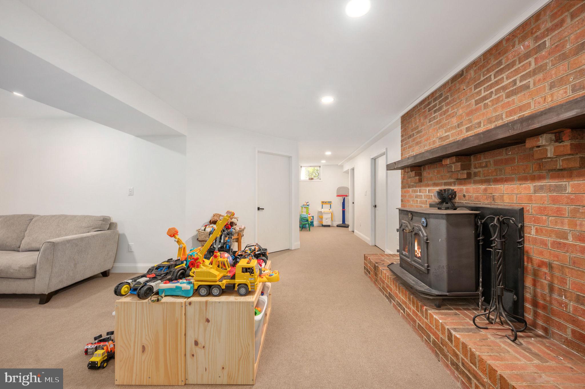 BELMONT HILLS/INGLESIDE - Residential