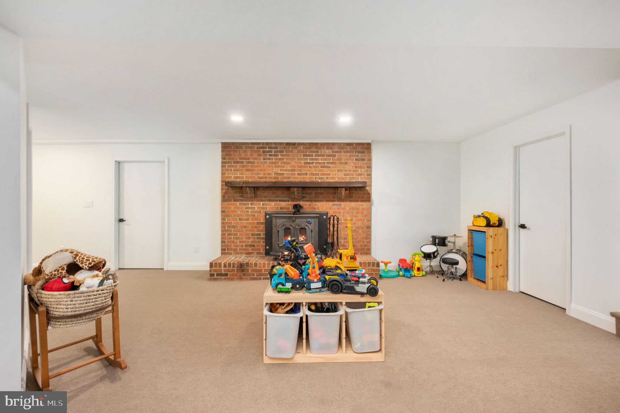 BELMONT HILLS/INGLESIDE - Residential