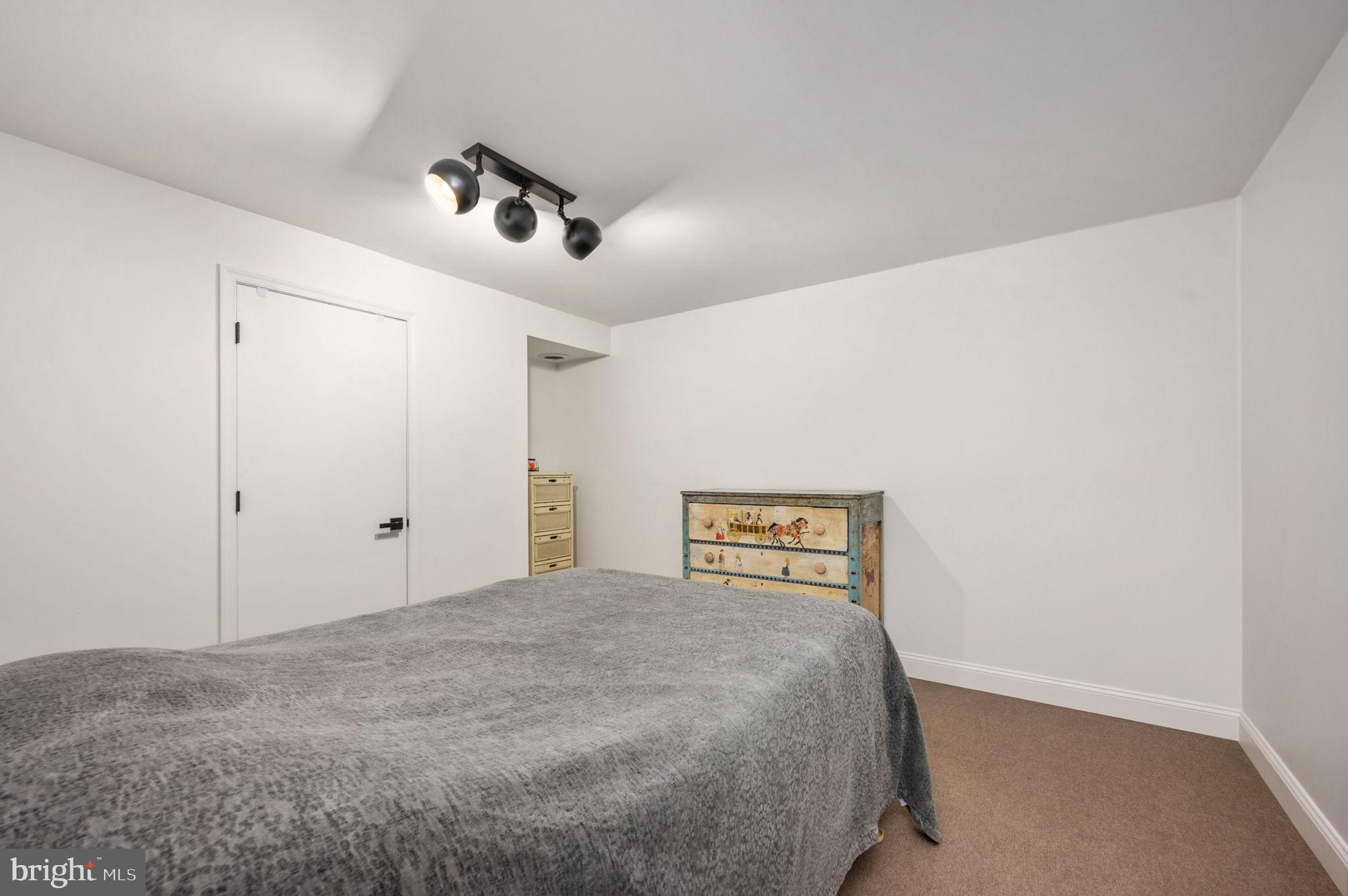 BELMONT HILLS/INGLESIDE - Residential