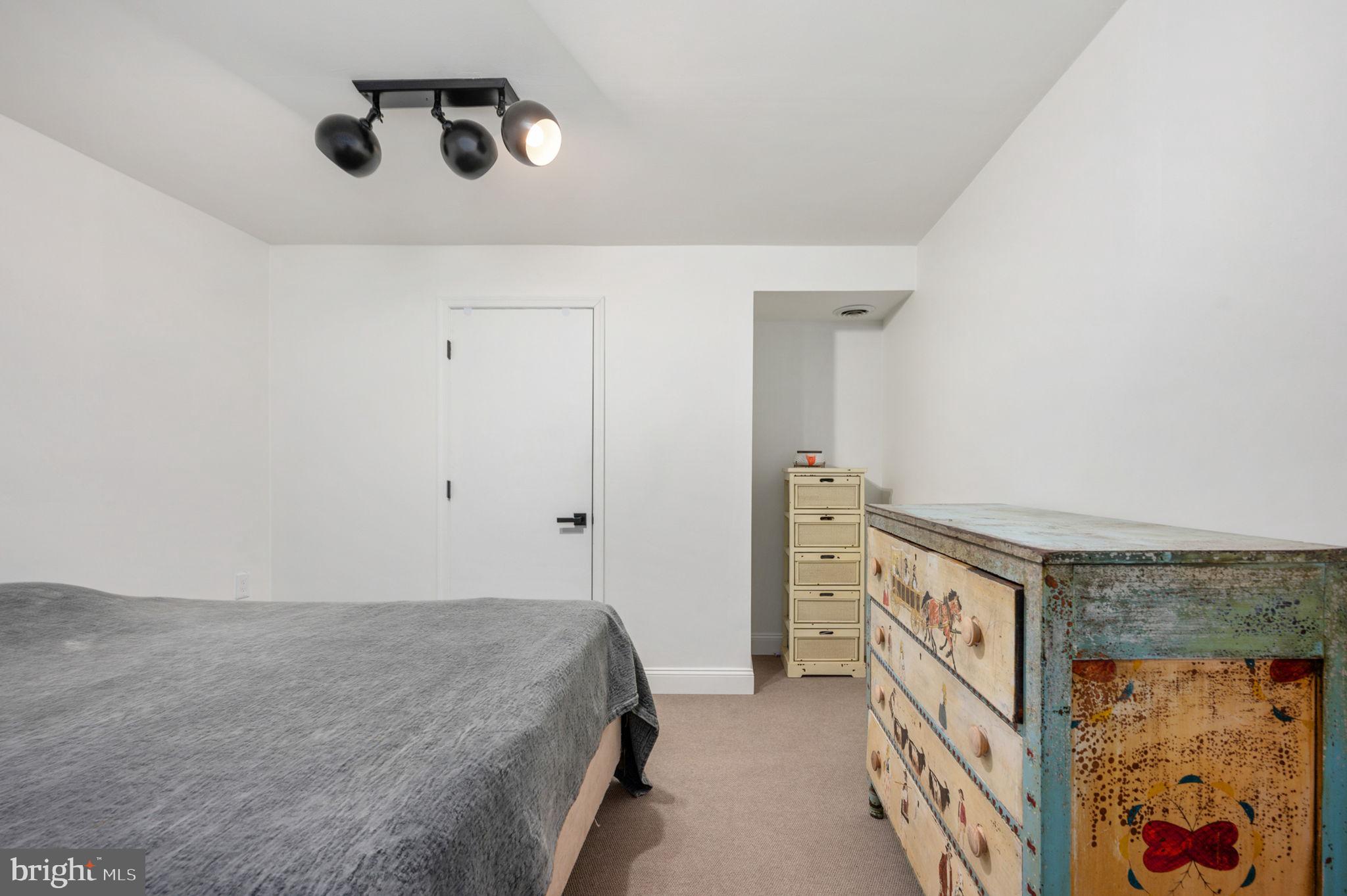 BELMONT HILLS/INGLESIDE - Residential