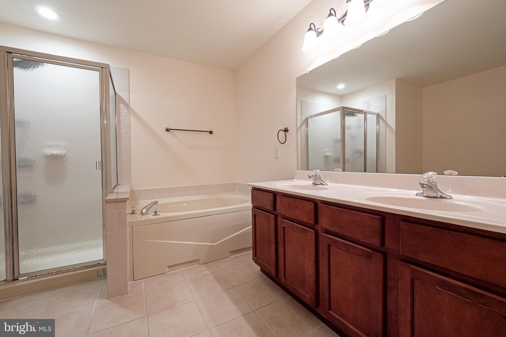 CHARLESTOWN OAKS - Residential