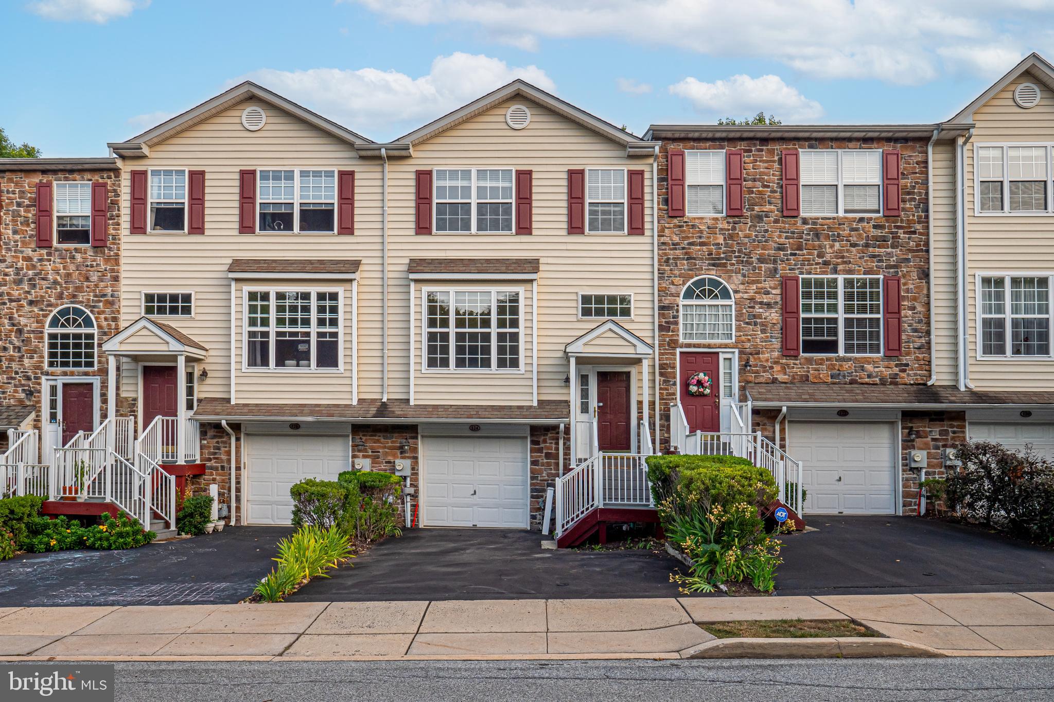 CHARLESTOWN OAKS - Residential