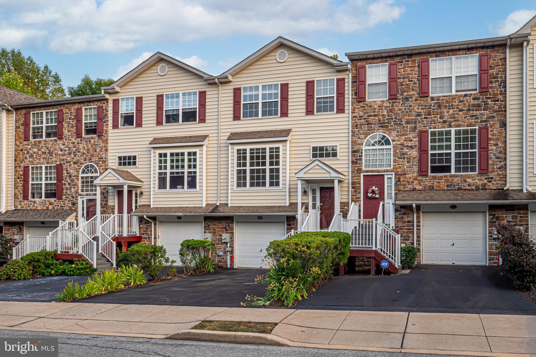 CHARLESTOWN OAKS - Residential