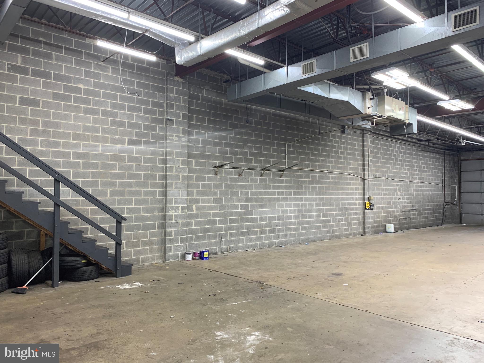 8192 BEECHCRAFT AVENUE 8192