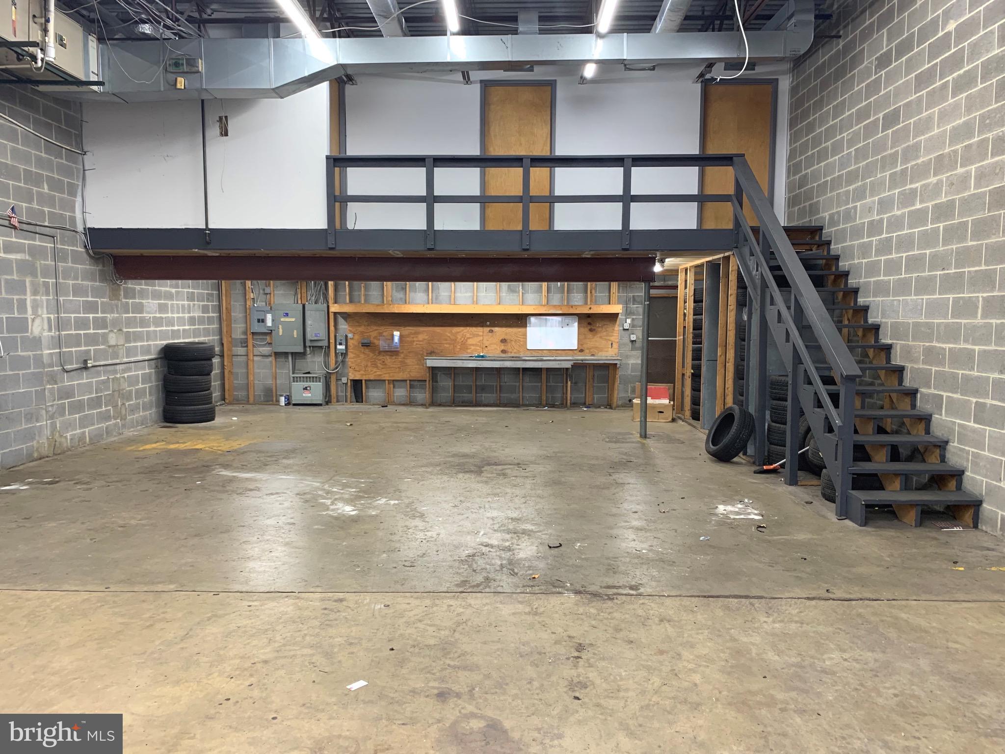 8192 BEECHCRAFT AVENUE 8192