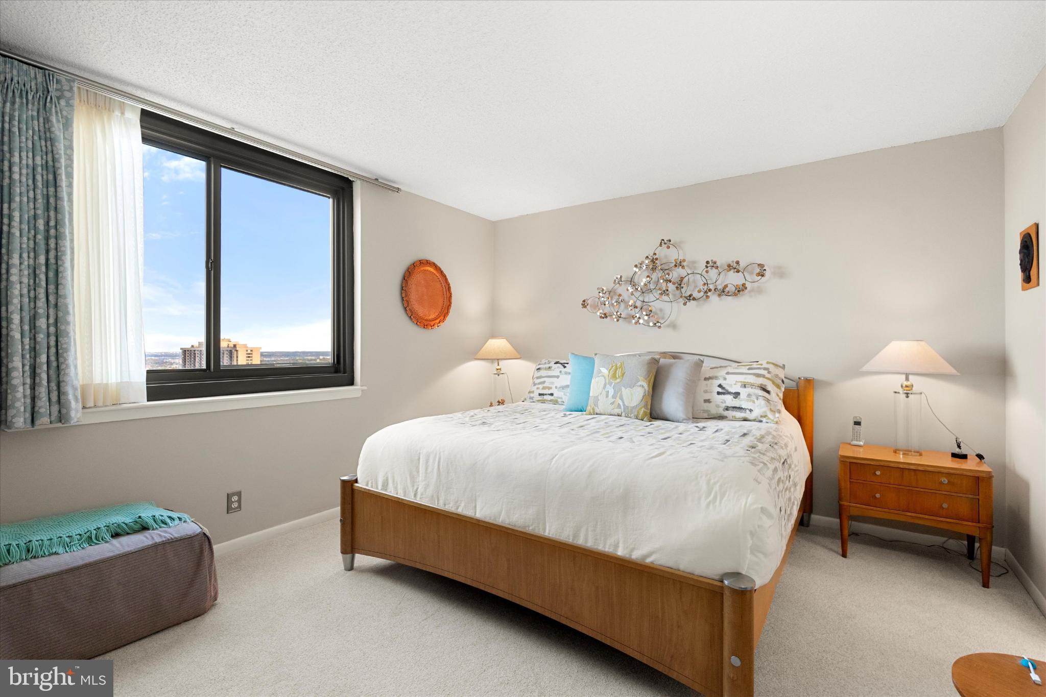 SKYLINE SQUARE CONDO - Residential