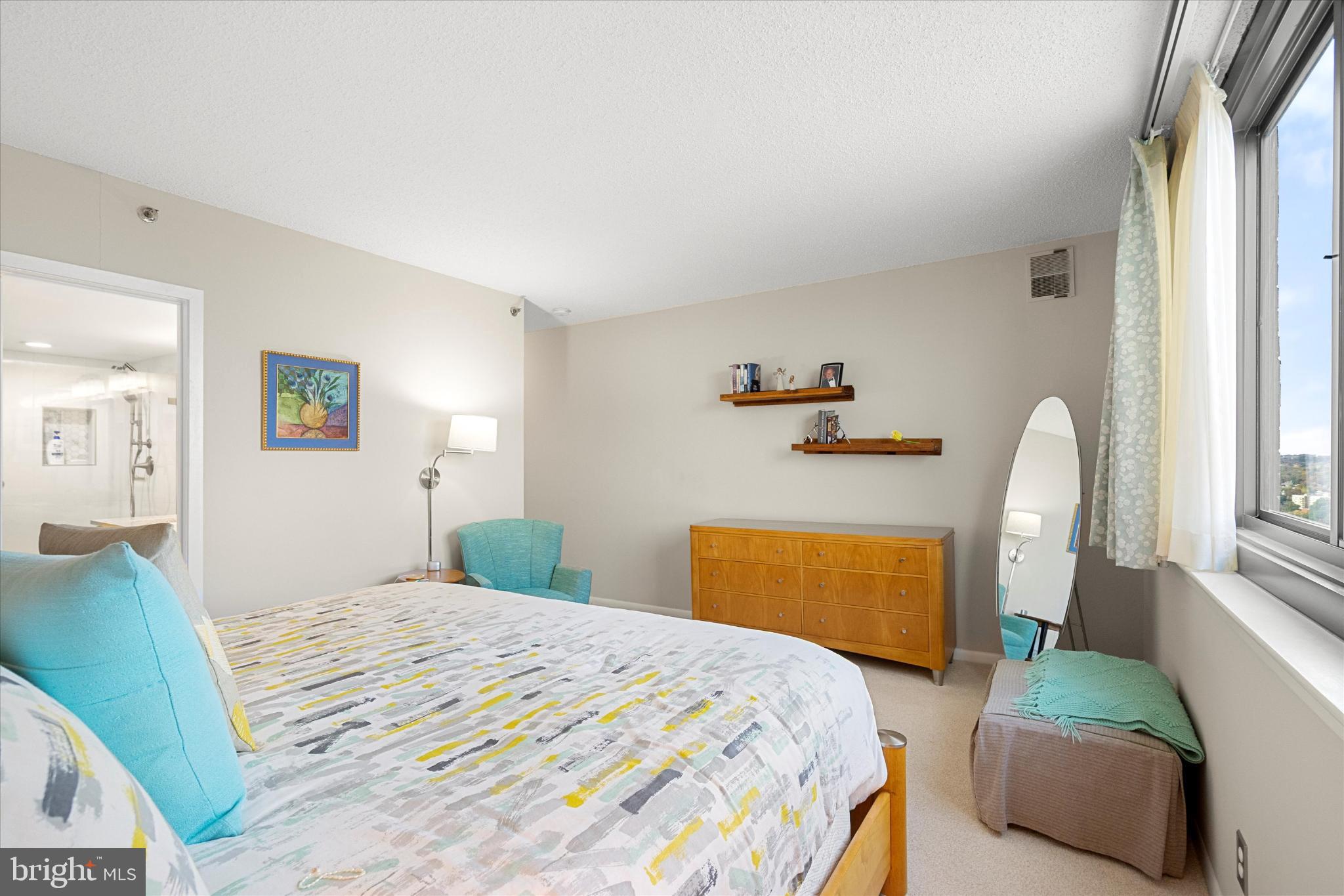 SKYLINE SQUARE CONDO - Residential