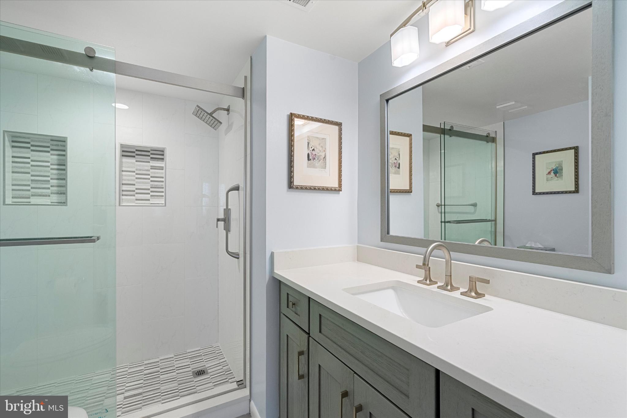 SKYLINE SQUARE CONDO - Residential