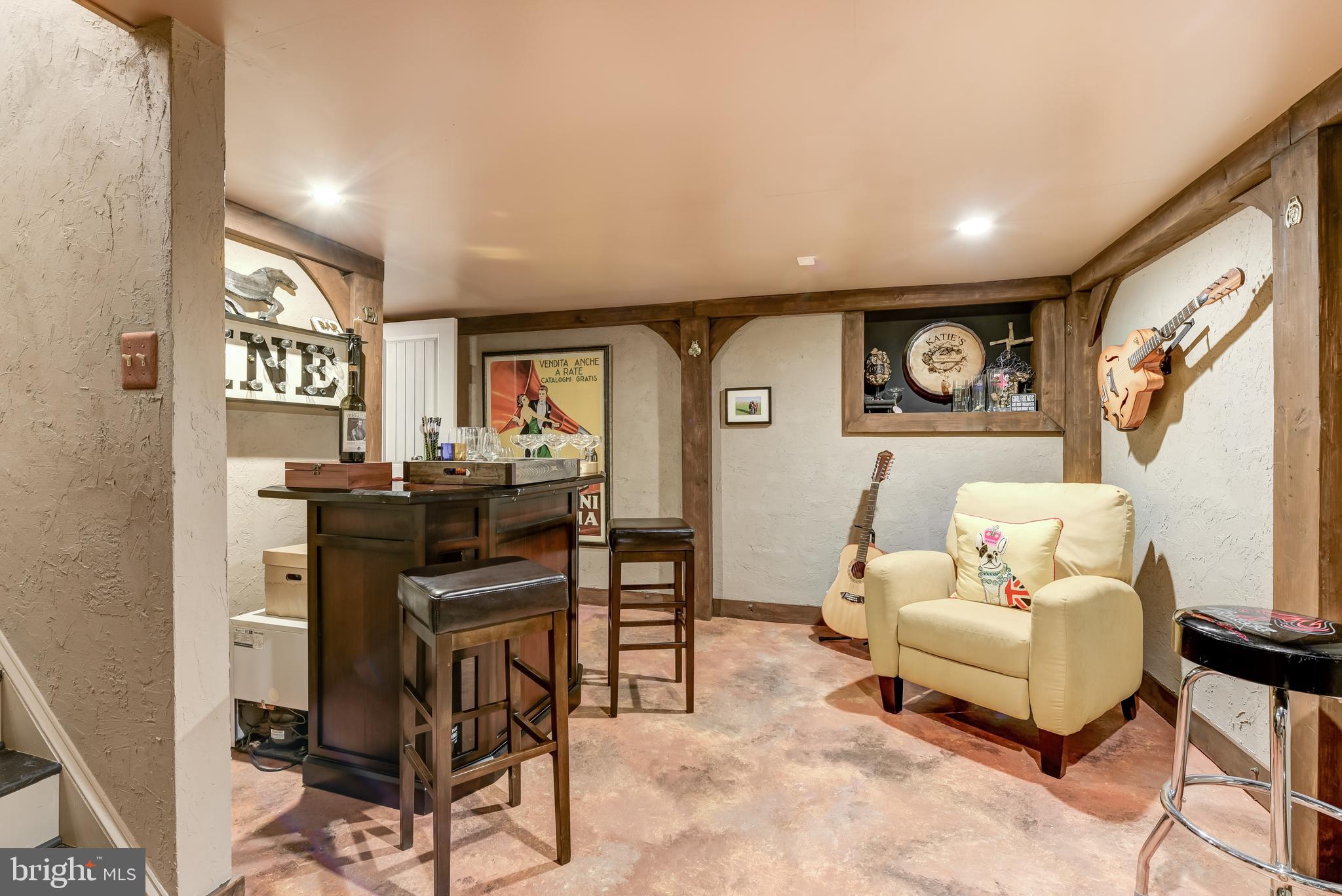 ANNAPOLIS ROADS - Residential