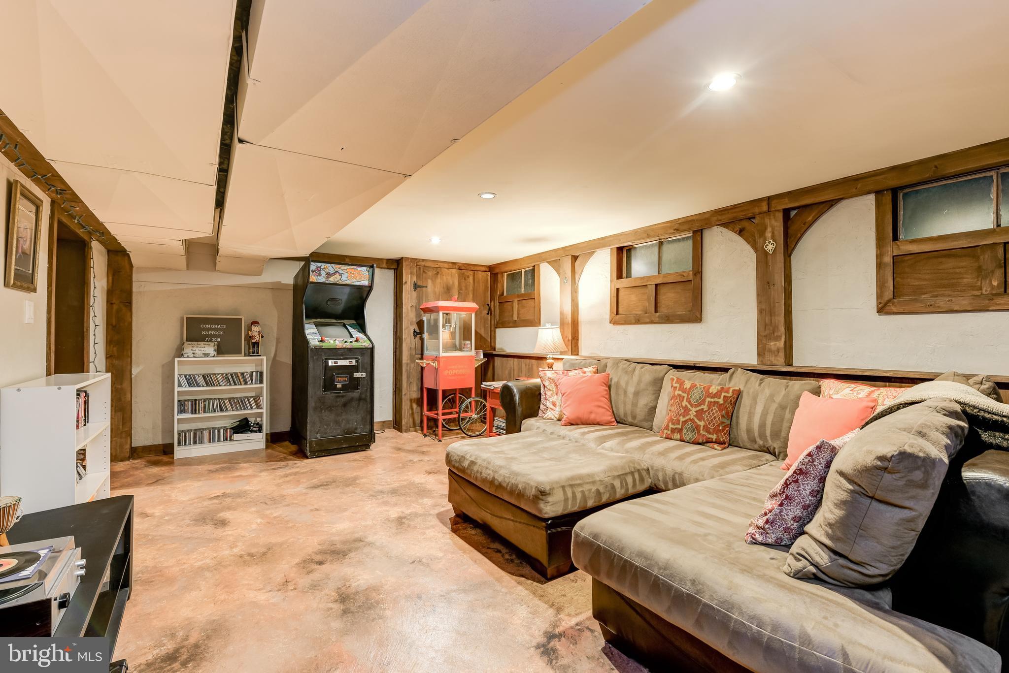 ANNAPOLIS ROADS - Residential