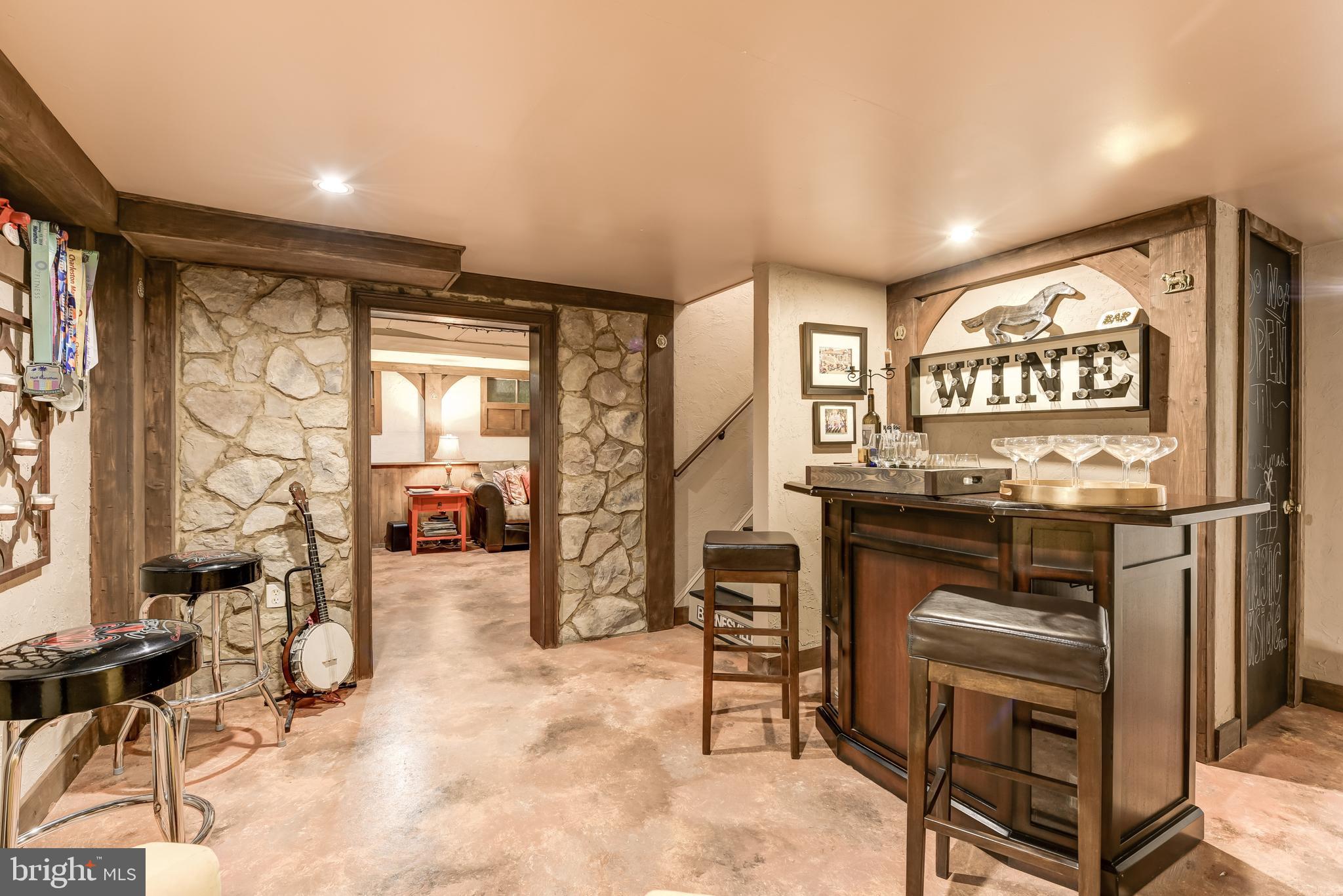 ANNAPOLIS ROADS - Residential