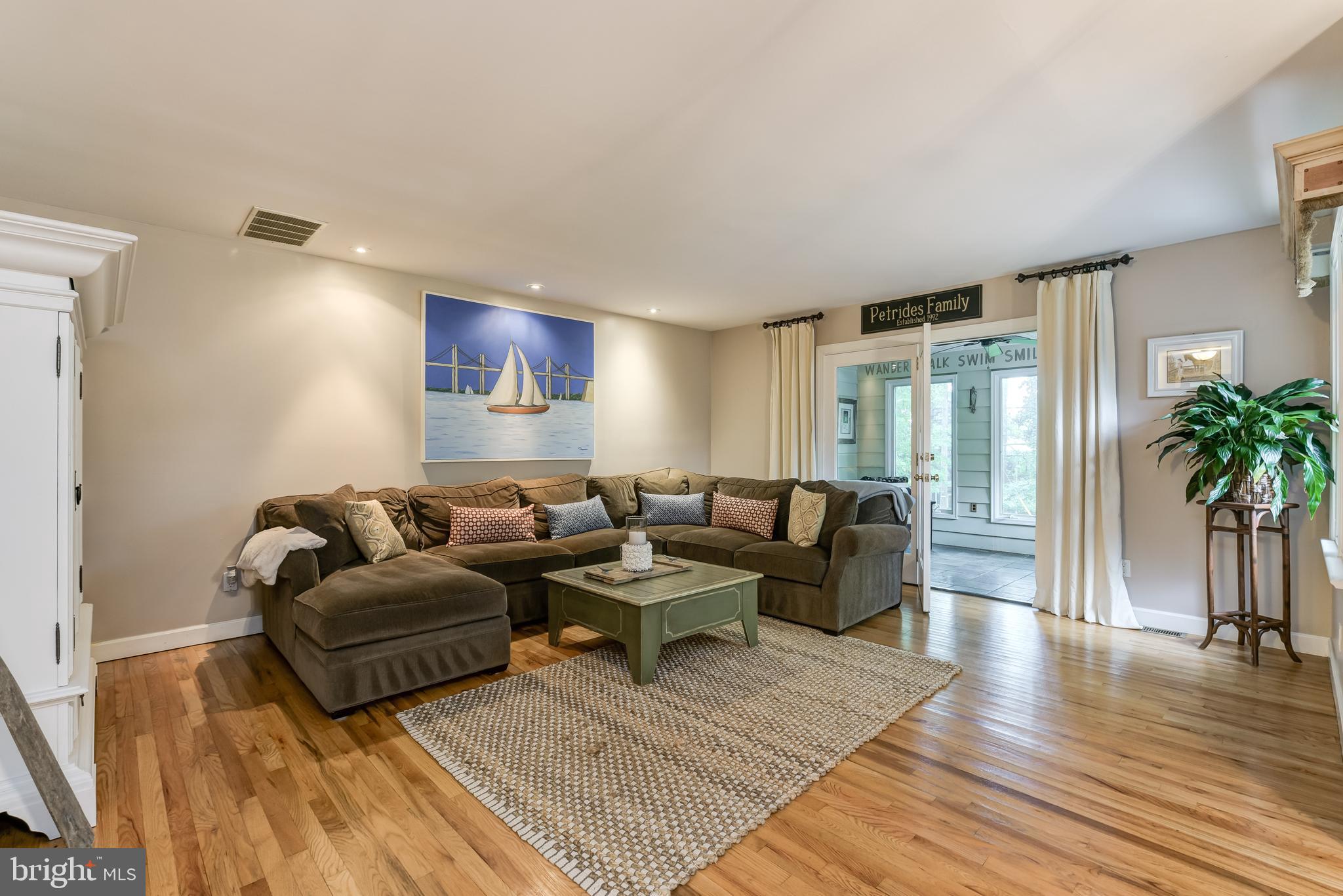 ANNAPOLIS ROADS - Residential