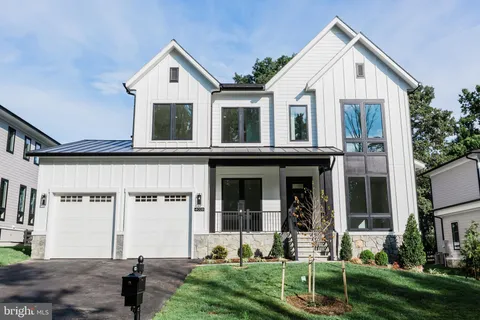 8530 Pepperdine Drive, Vienna, VA MLS: VAFX2223052