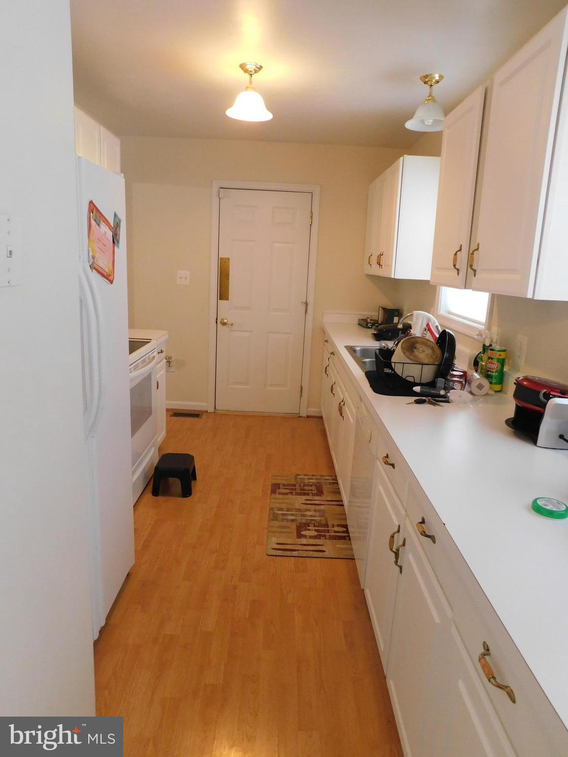 LAKE LAND - Residential Lease