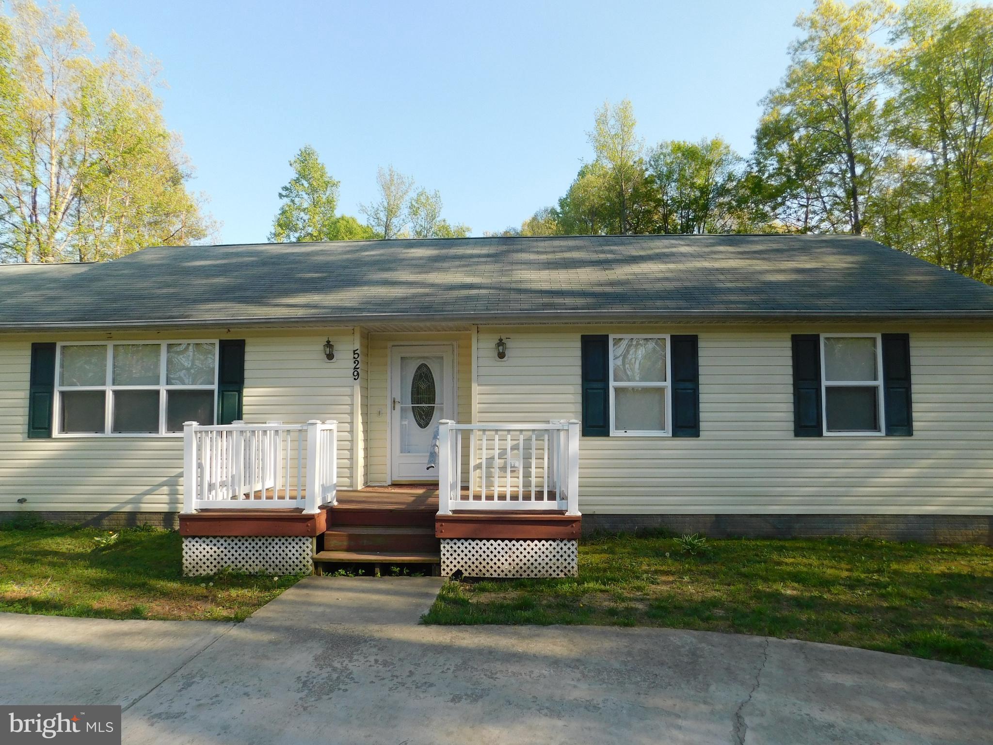 LAKE LAND - Residential Lease