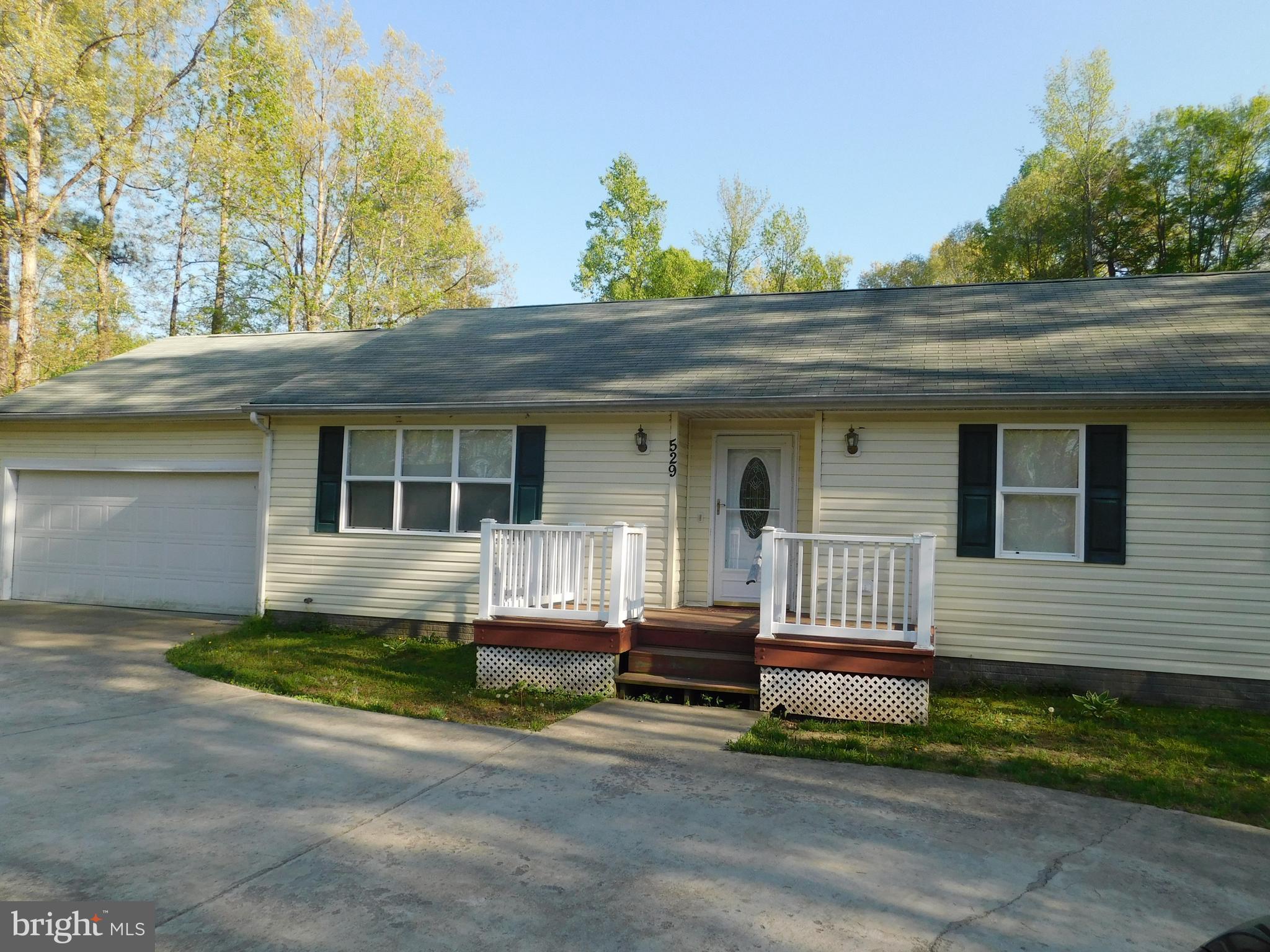 LAKE LAND - Residential Lease