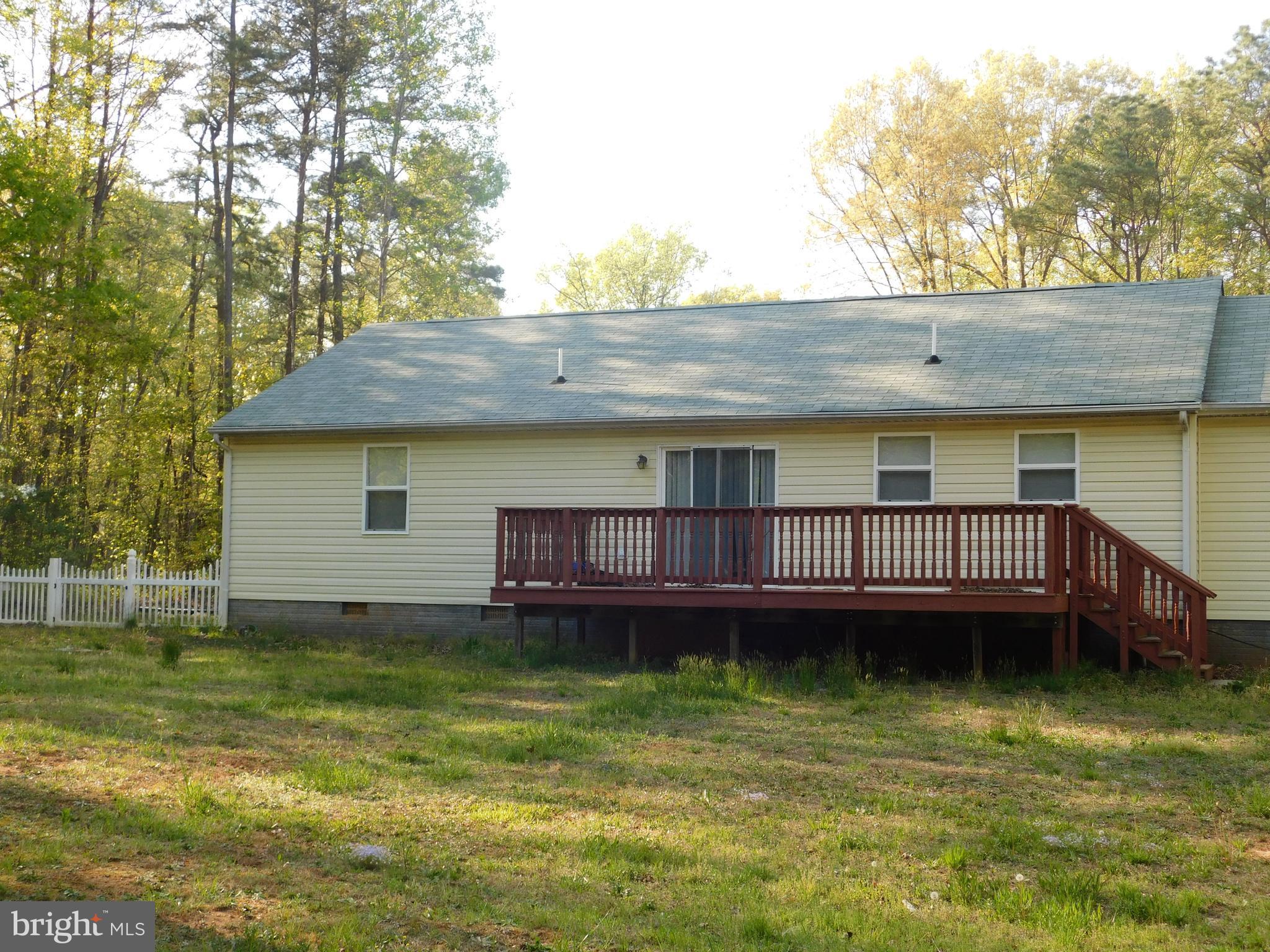 LAKE LAND - Residential Lease