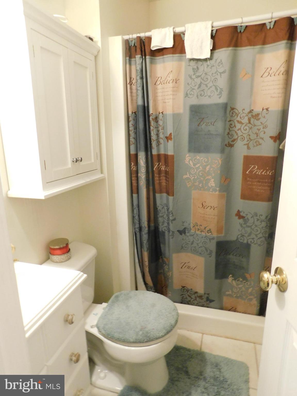 LAKE LAND - Residential Lease