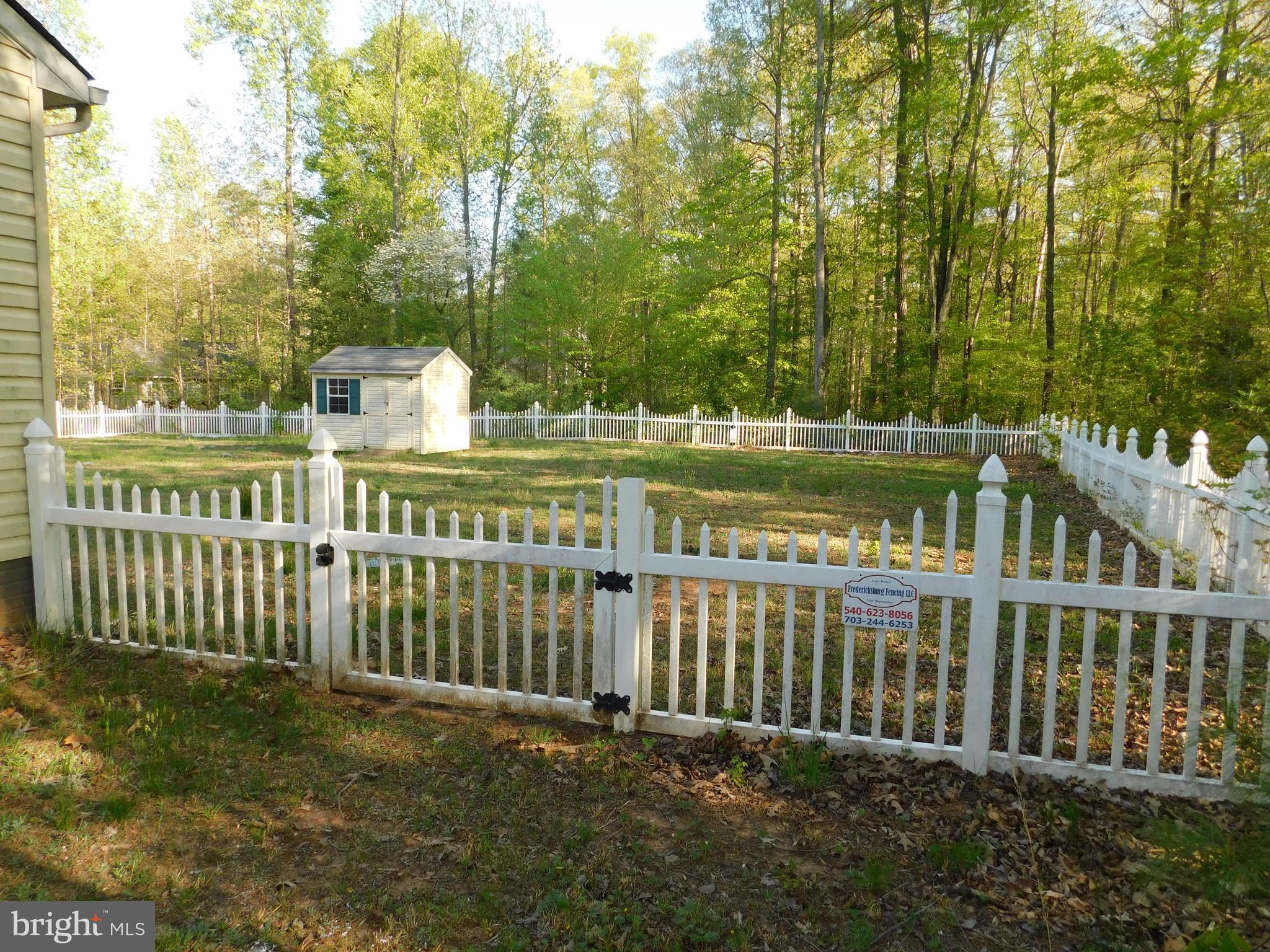 LAKE LAND - Residential Lease