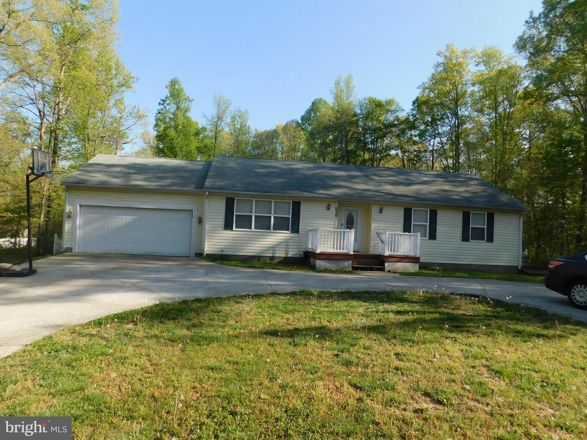 LAKE LAND - Residential Lease