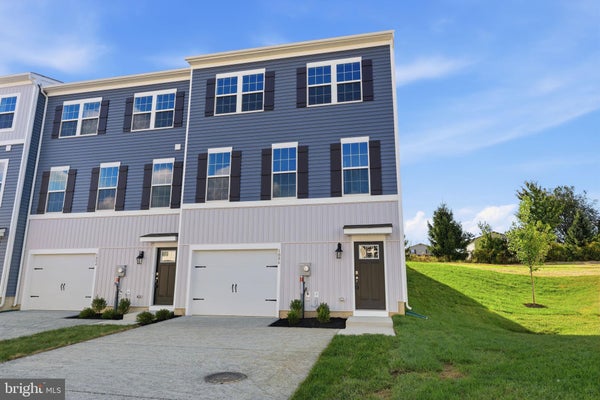 1086 MEADOWLARK DR, FOGELSVILLE, PA 18051 - Image a2900a2d25b3e1c87790f26af95f95e1/4255012535