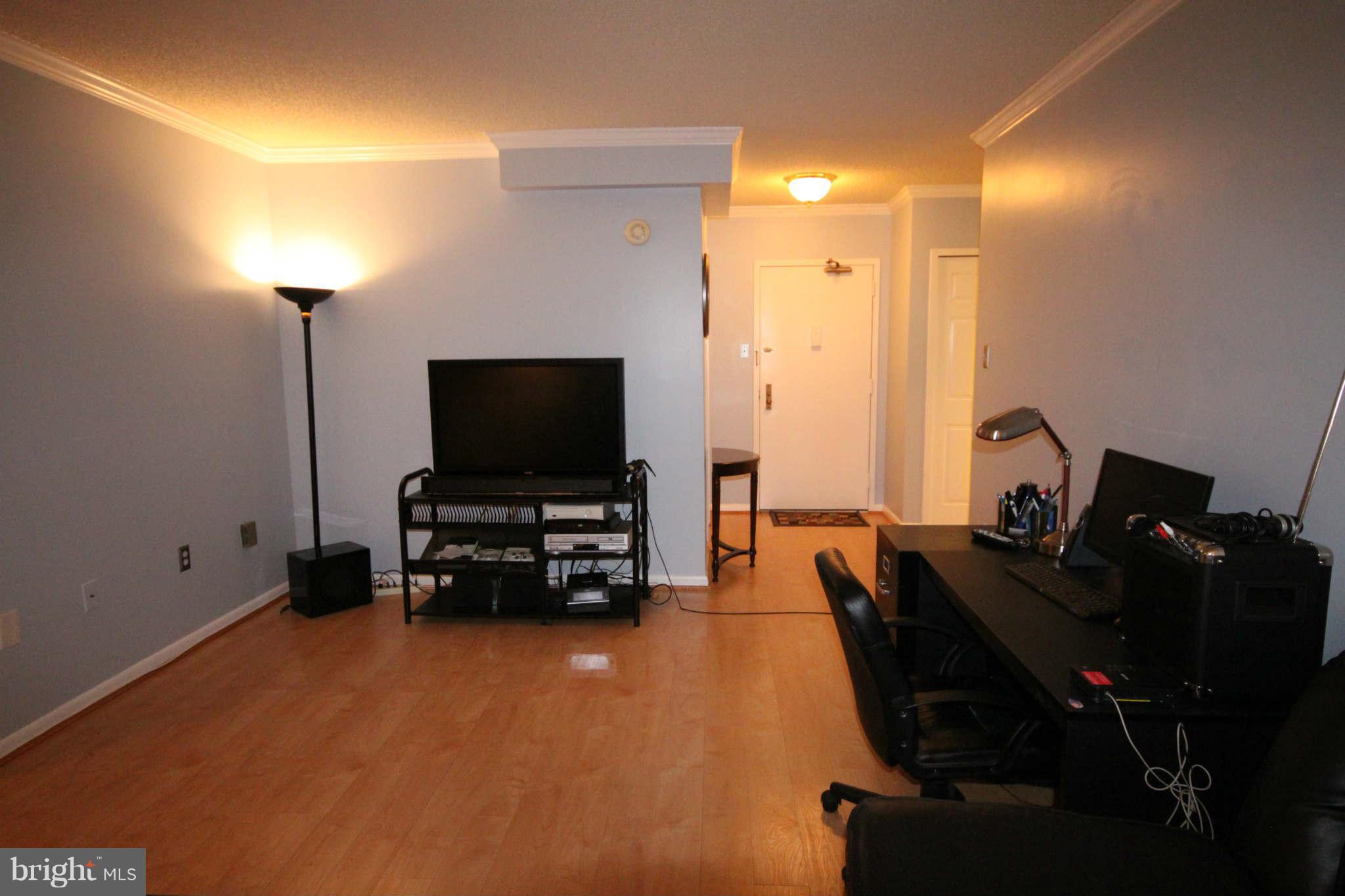 SKYLINE PLAZA - Residential