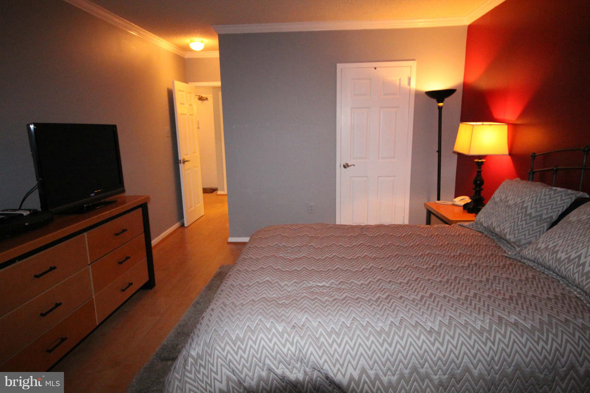 SKYLINE PLAZA - Residential