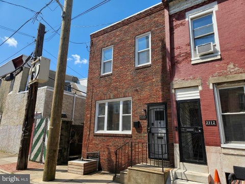 Townhouse For Rent - 2110 Oakford Street<br/> PHILADELPHIA, PA 19146