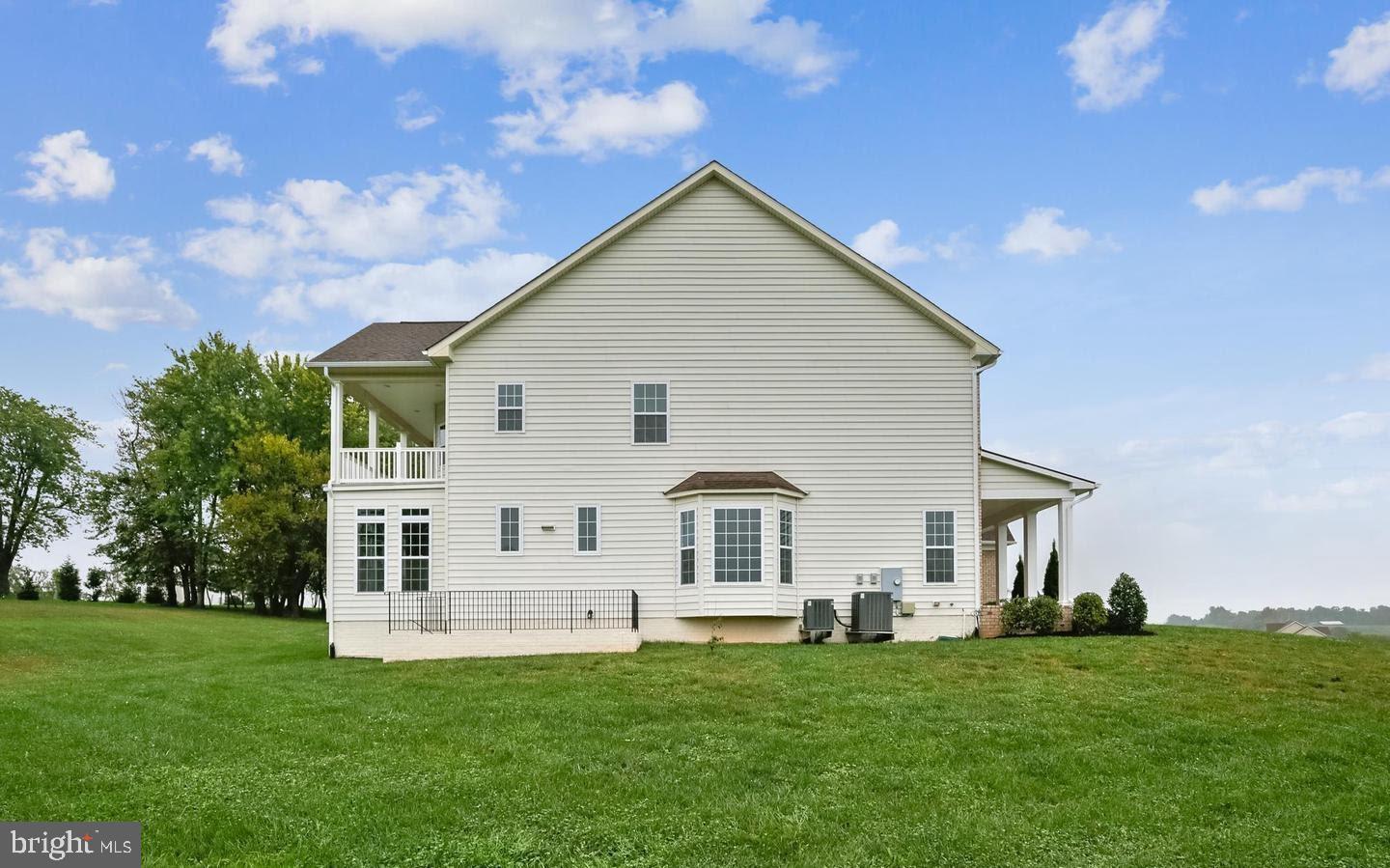 FALCONAIRE - Residential Lease