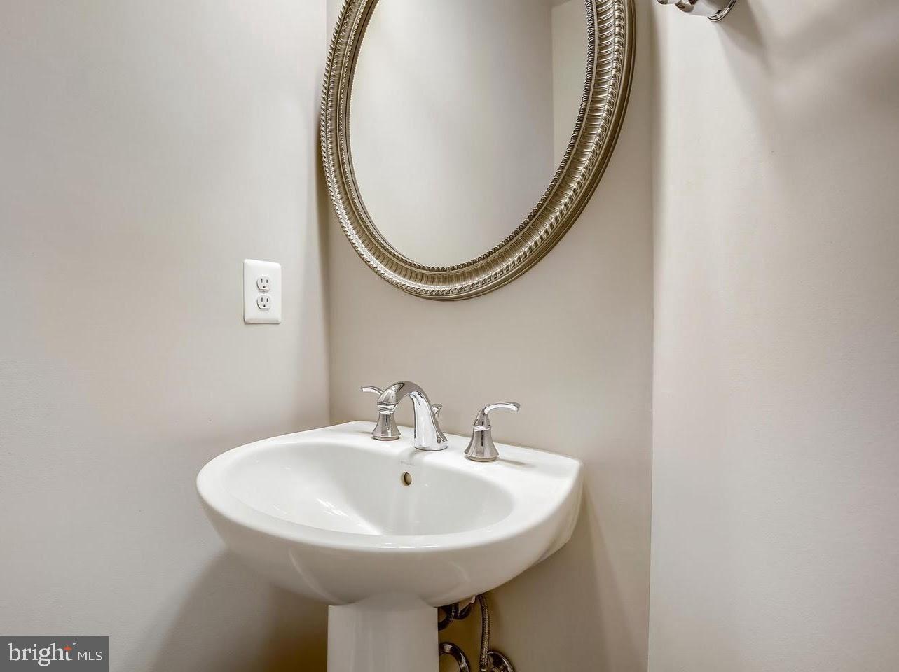 FALCONAIRE - Residential Lease