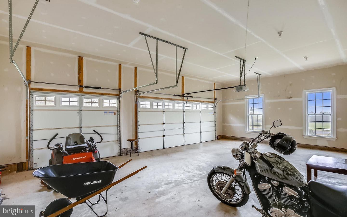 FALCONAIRE - Residential Lease