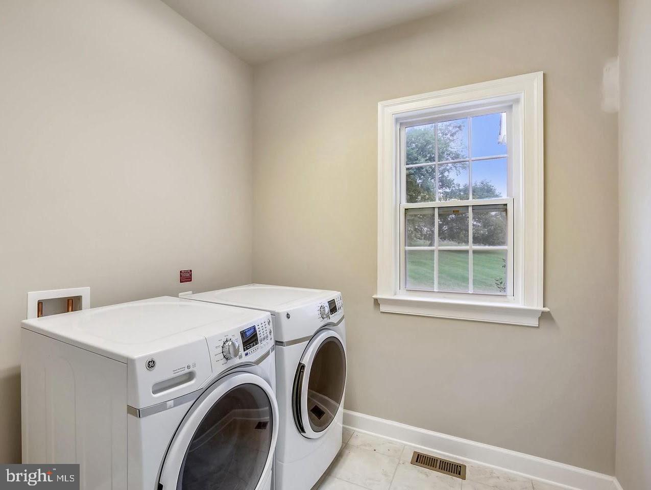 FALCONAIRE - Residential Lease