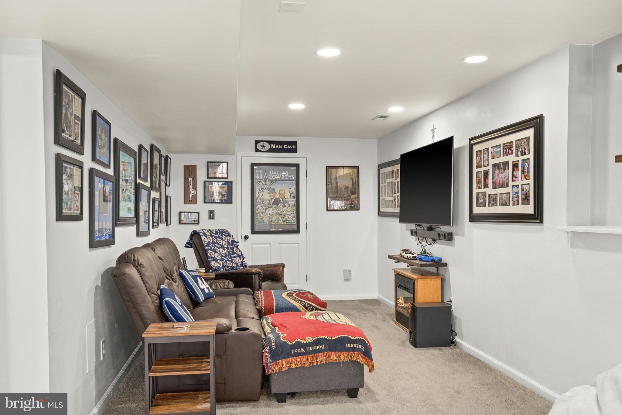 PRESIDENTIAL LAKES - Residential