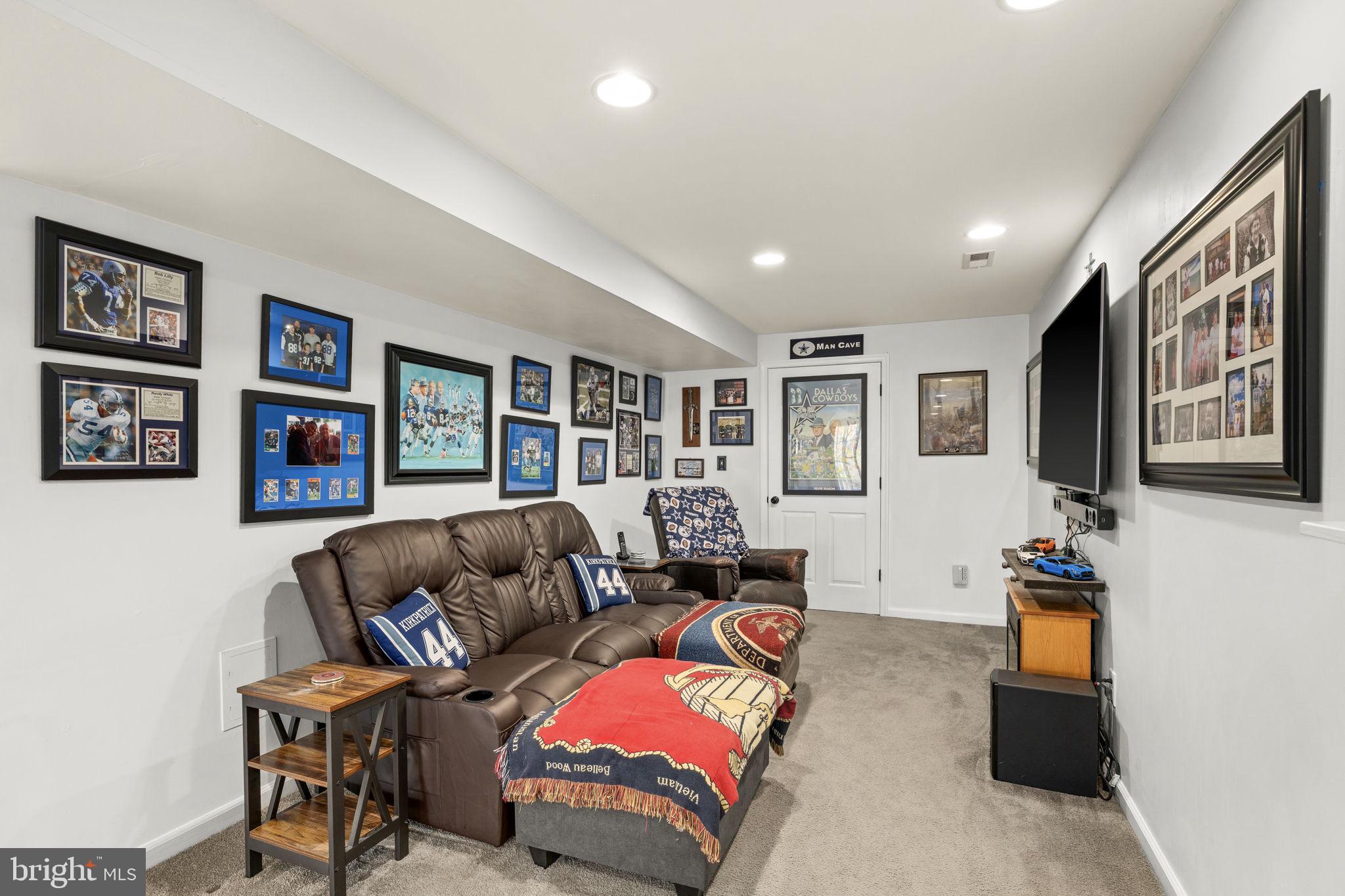 PRESIDENTIAL LAKES - Residential