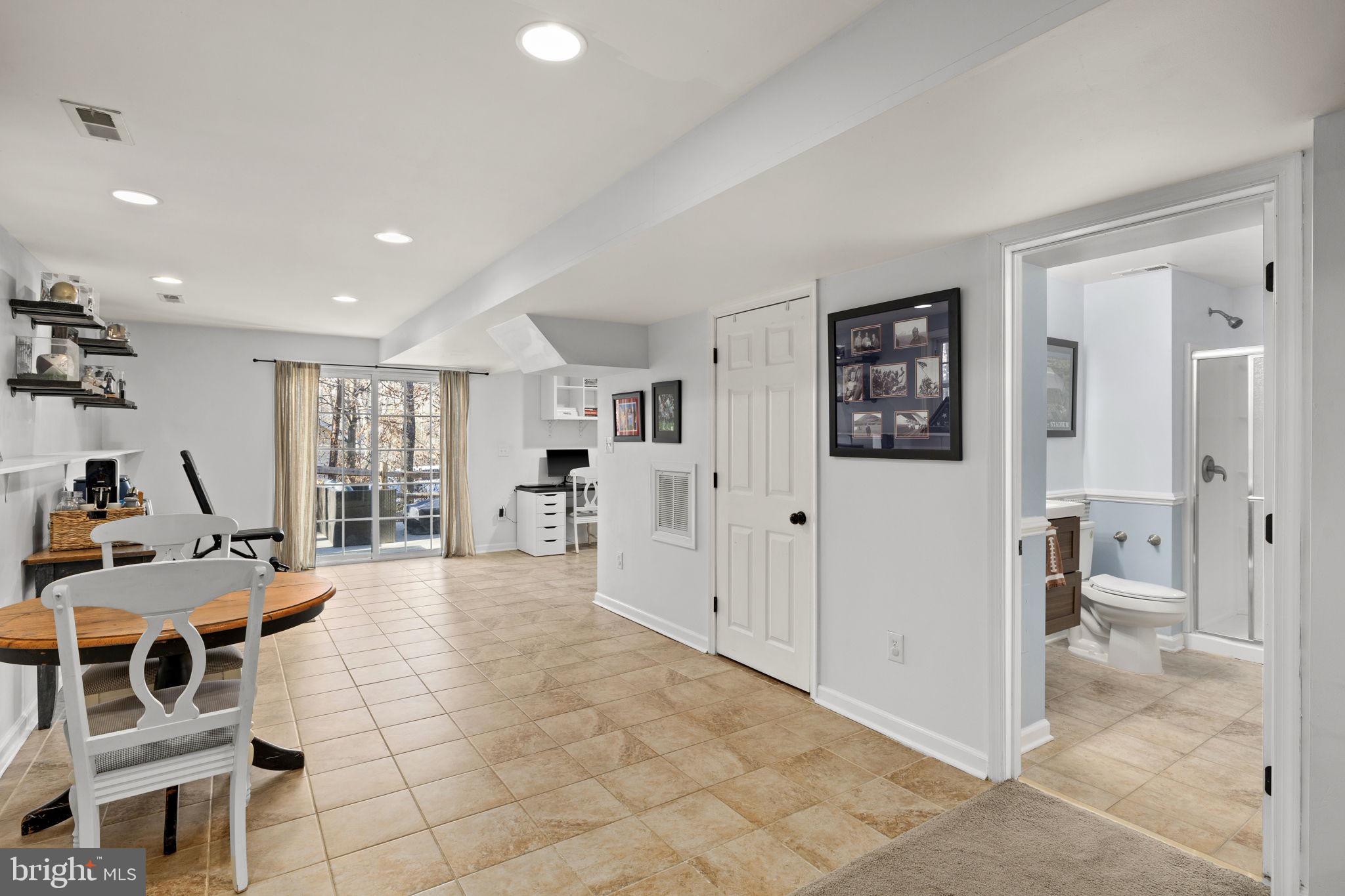 PRESIDENTIAL LAKES - Residential