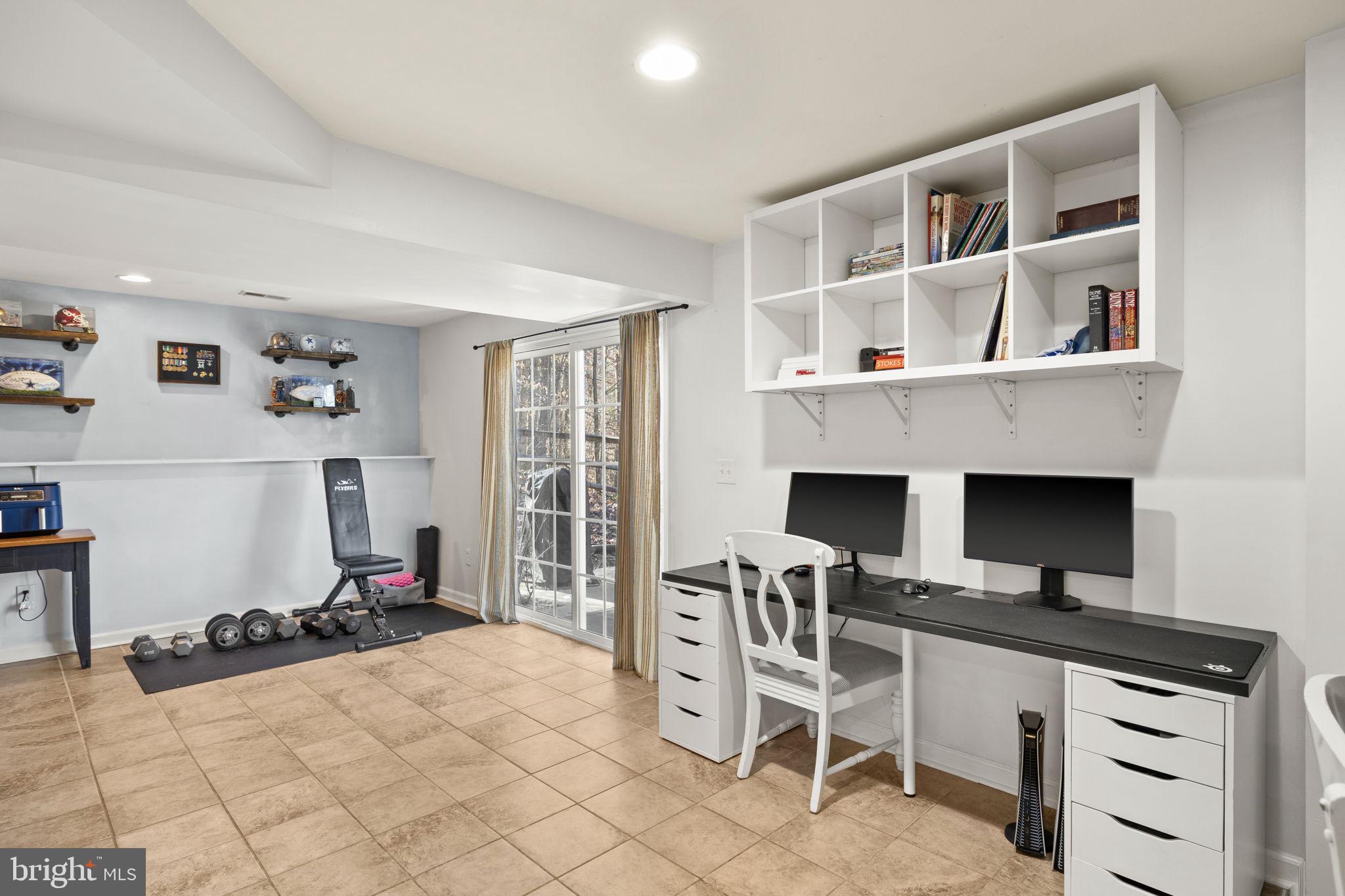 PRESIDENTIAL LAKES - Residential