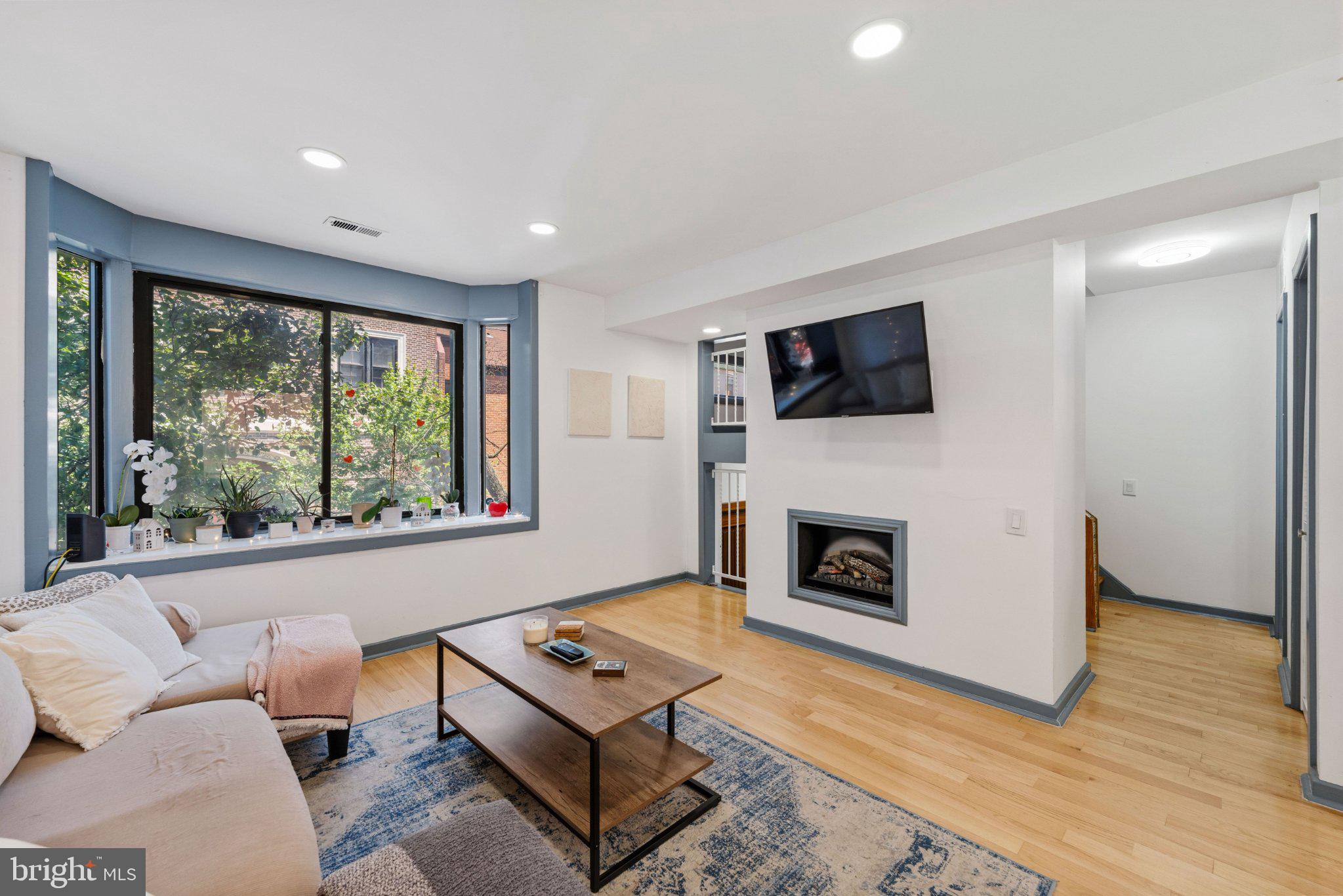 830 LOMBARD STREET A