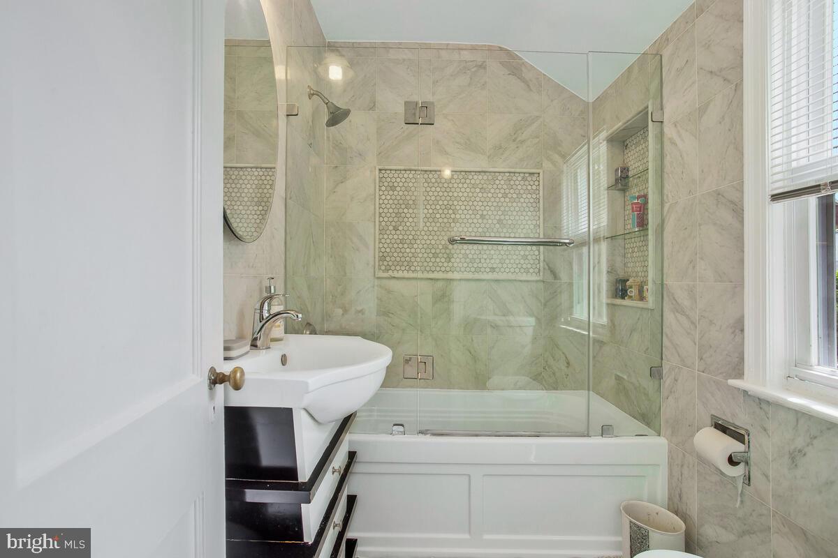 AVONDALE GROVE - Residential