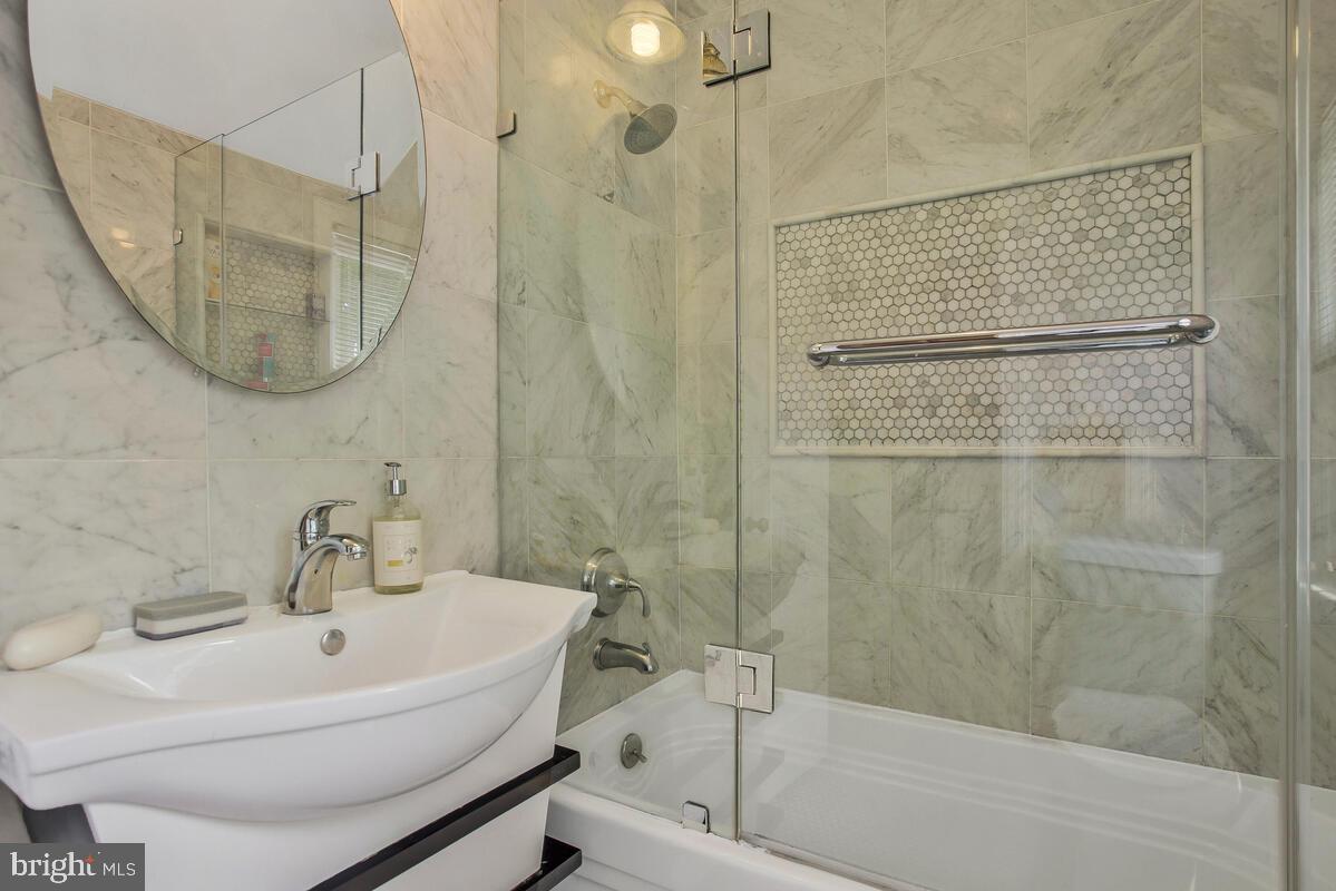 AVONDALE GROVE - Residential