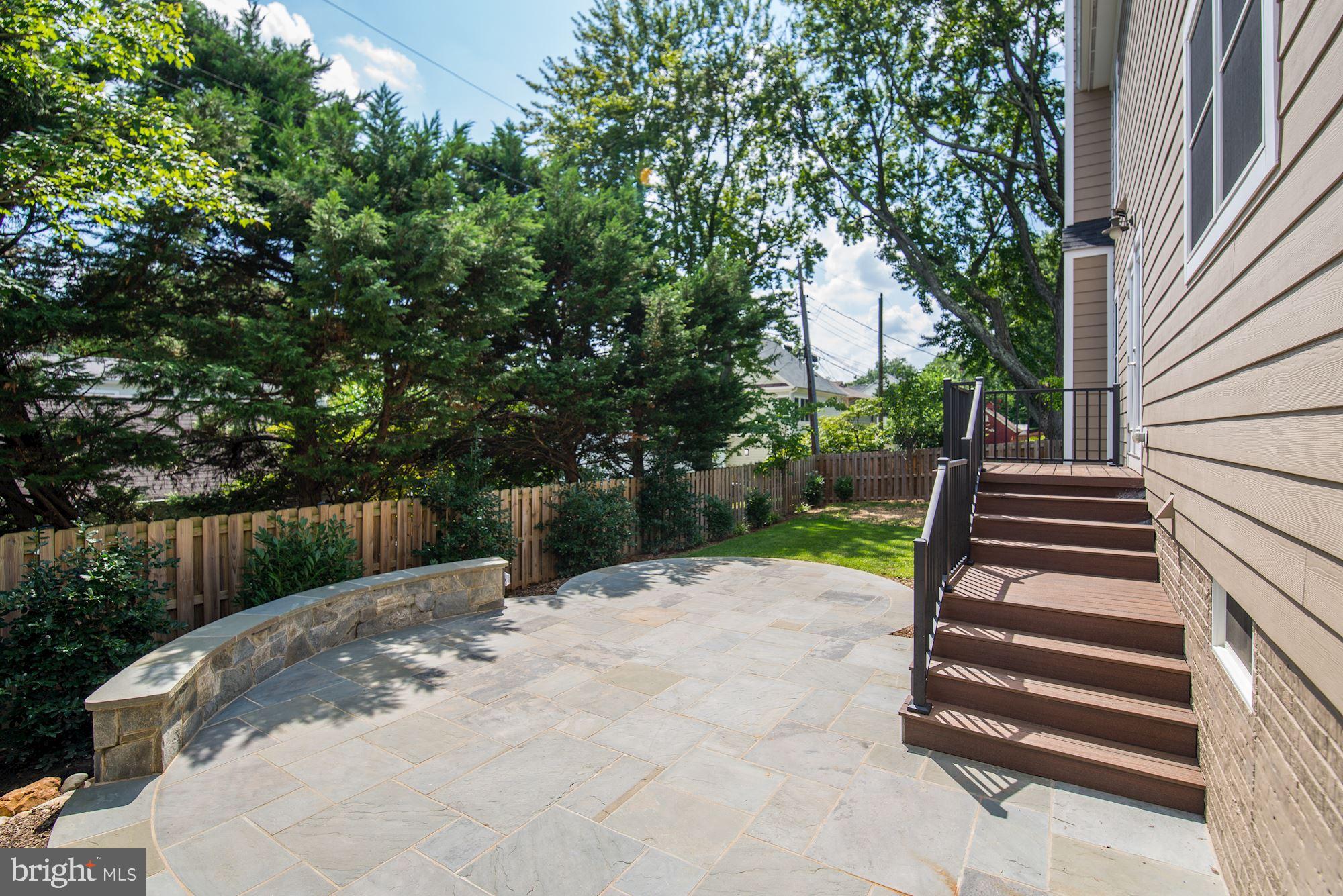 THE WILLIAMSBURG - Residential