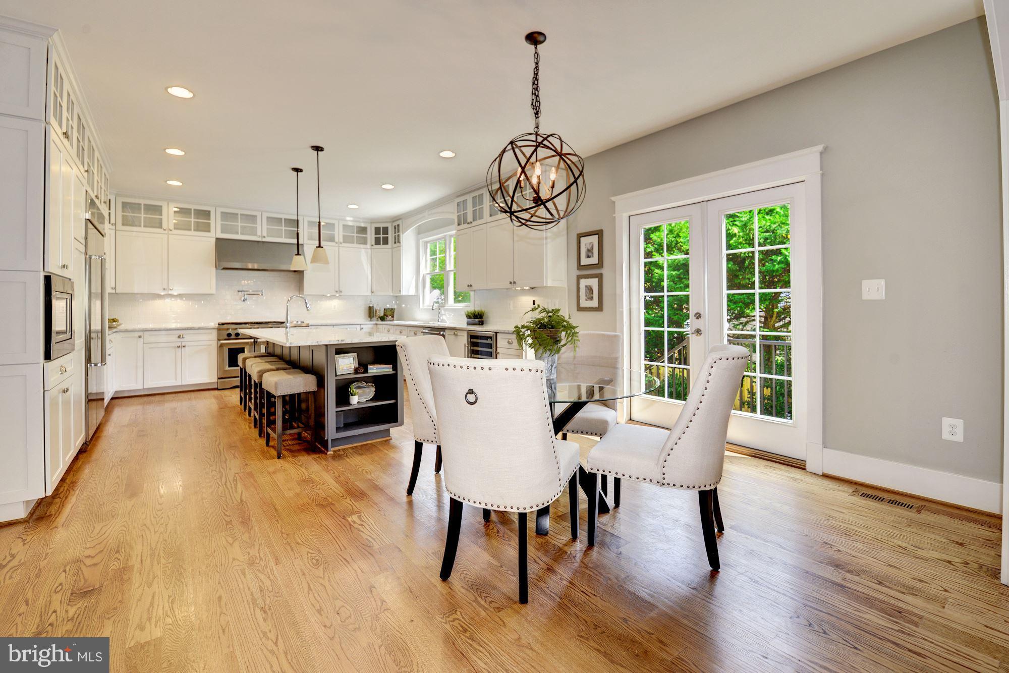 THE WILLIAMSBURG - Residential