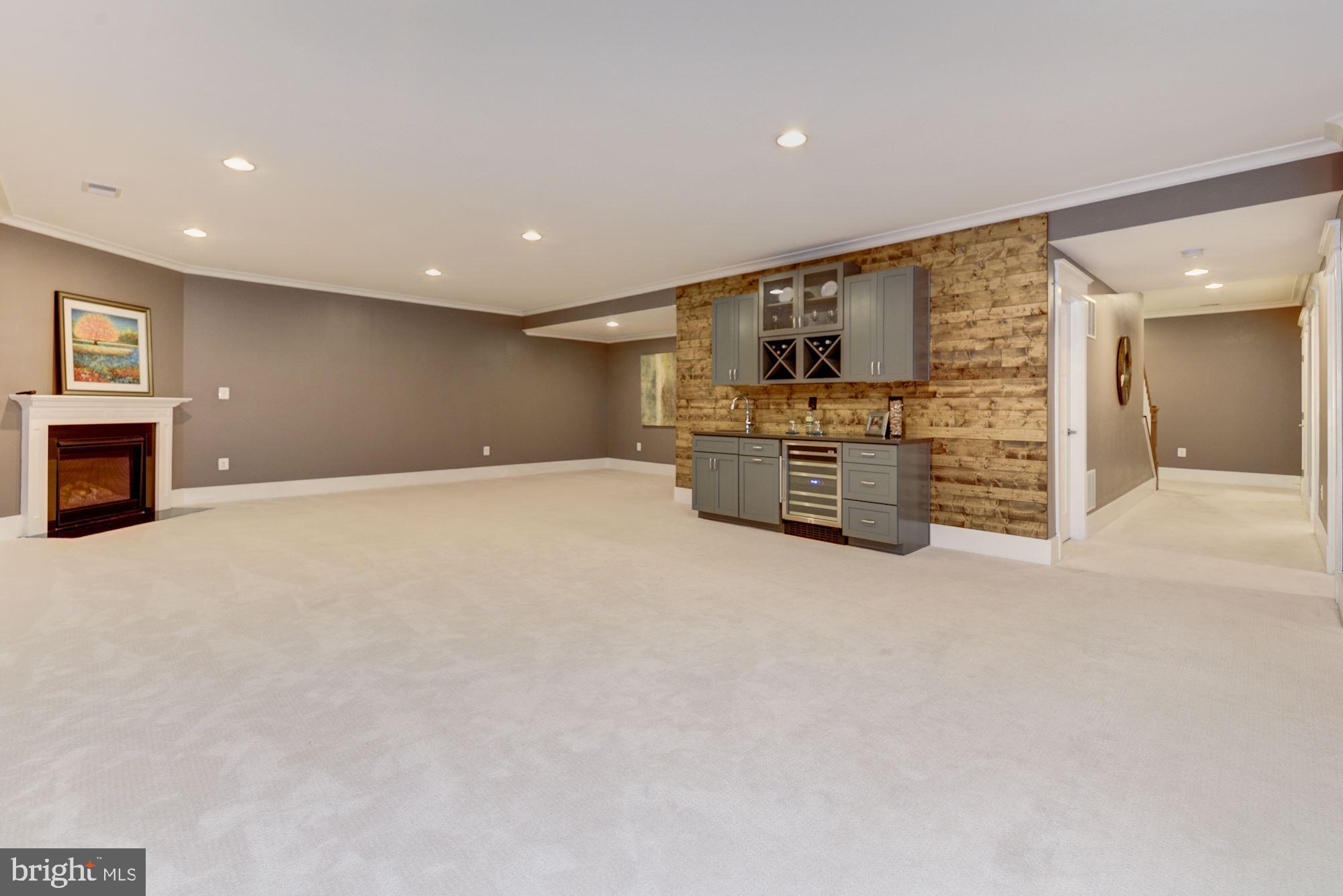 THE WILLIAMSBURG - Residential