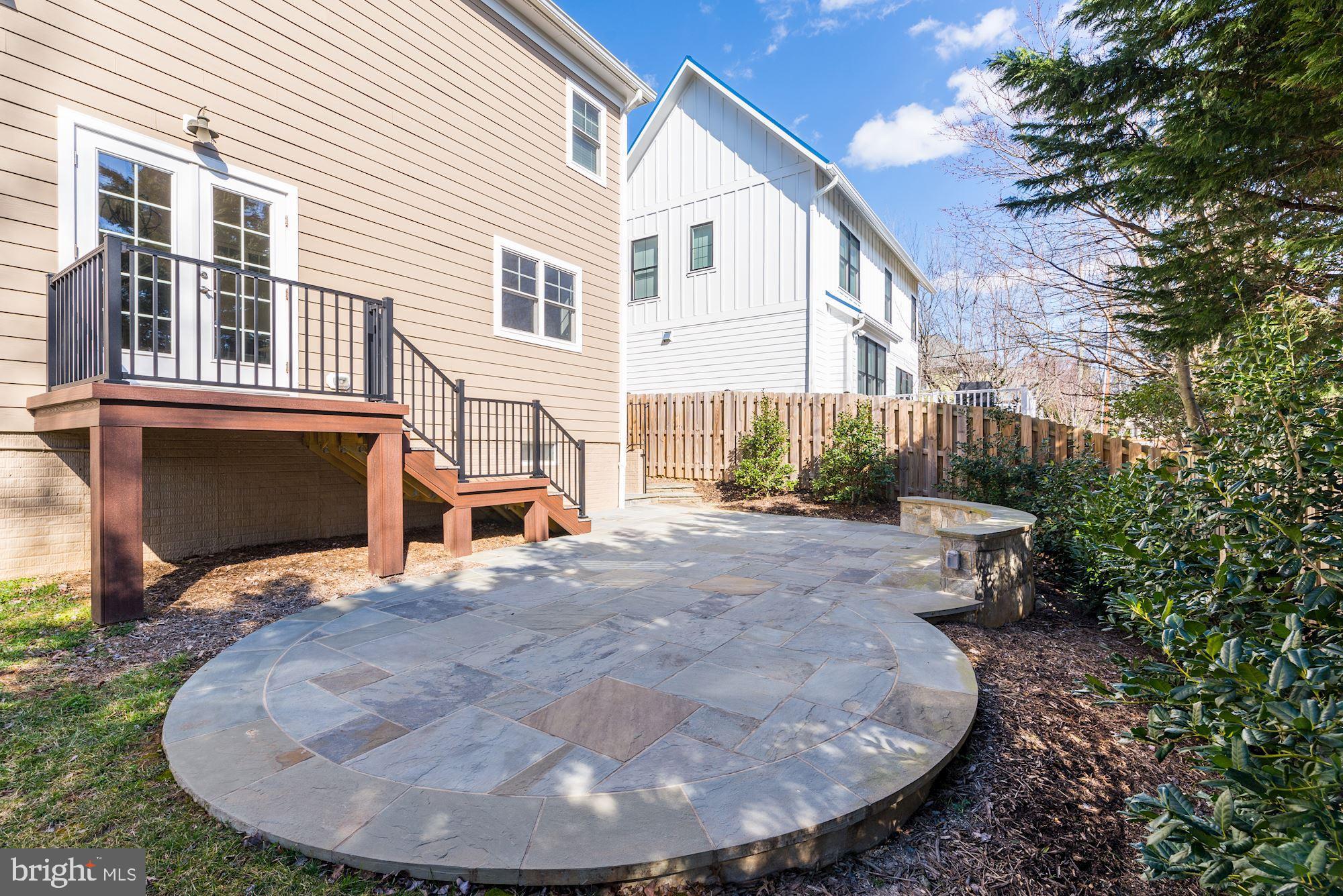 THE WILLIAMSBURG - Residential