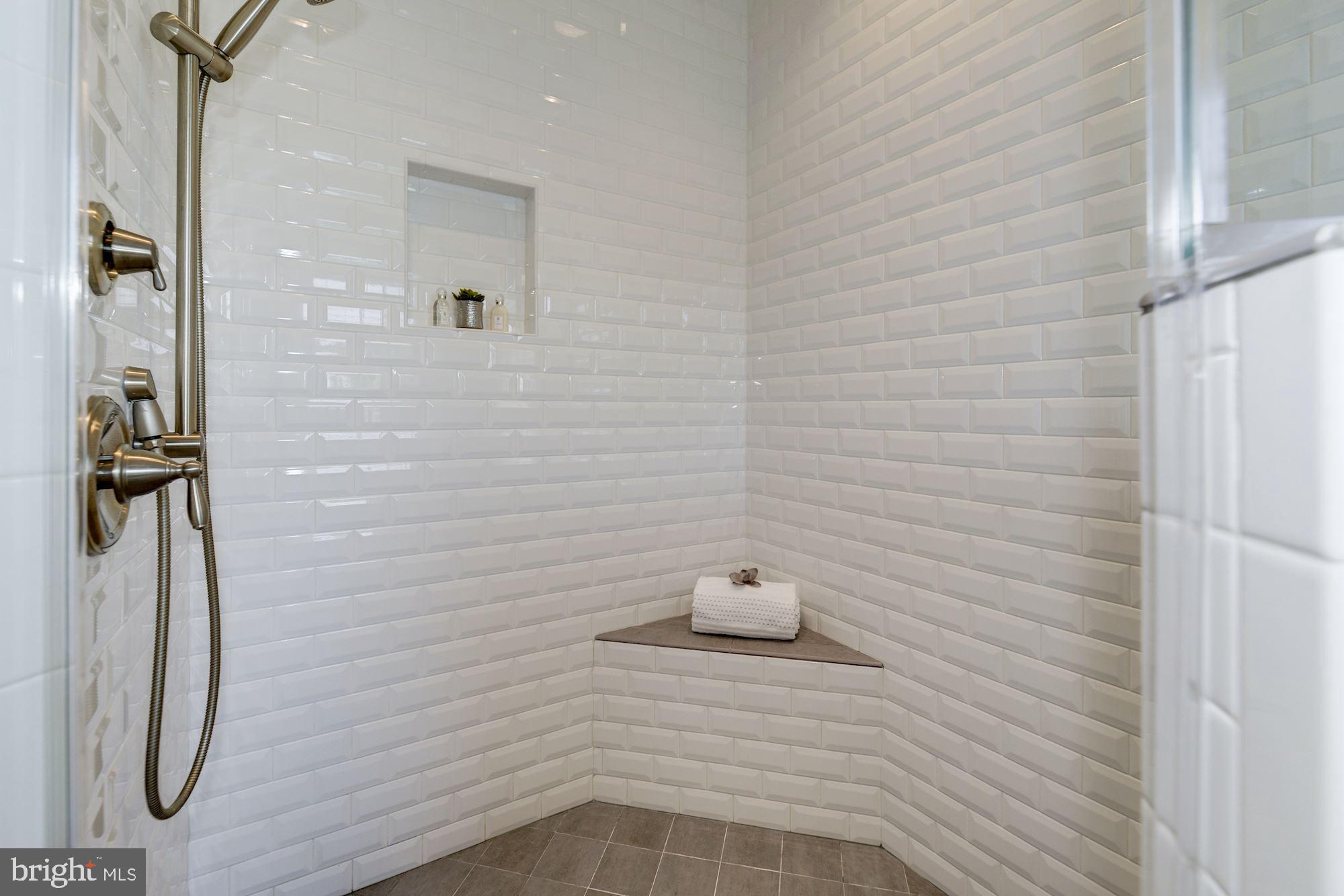 THE WILLIAMSBURG - Residential