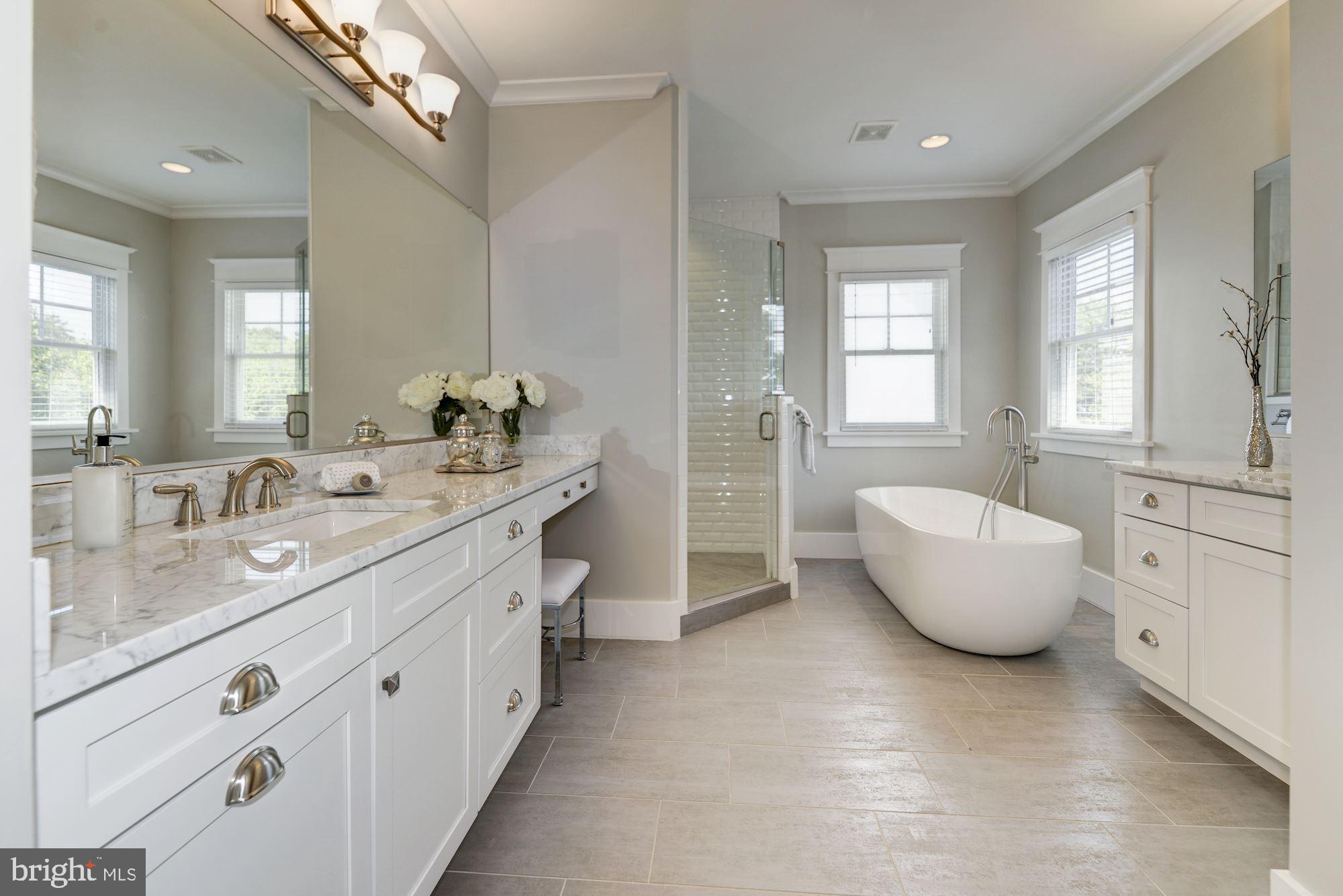 THE WILLIAMSBURG - Residential