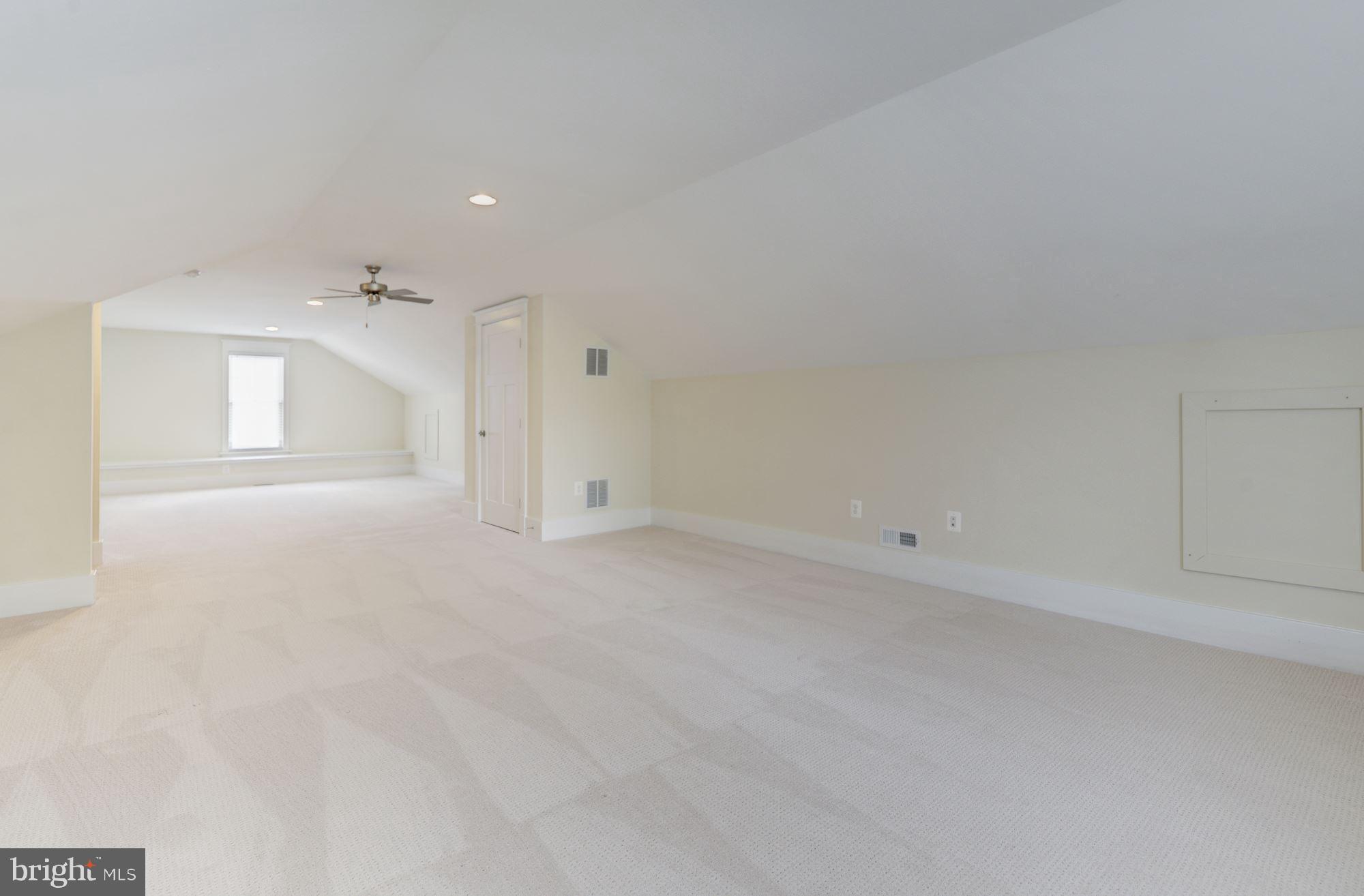 THE WILLIAMSBURG - Residential