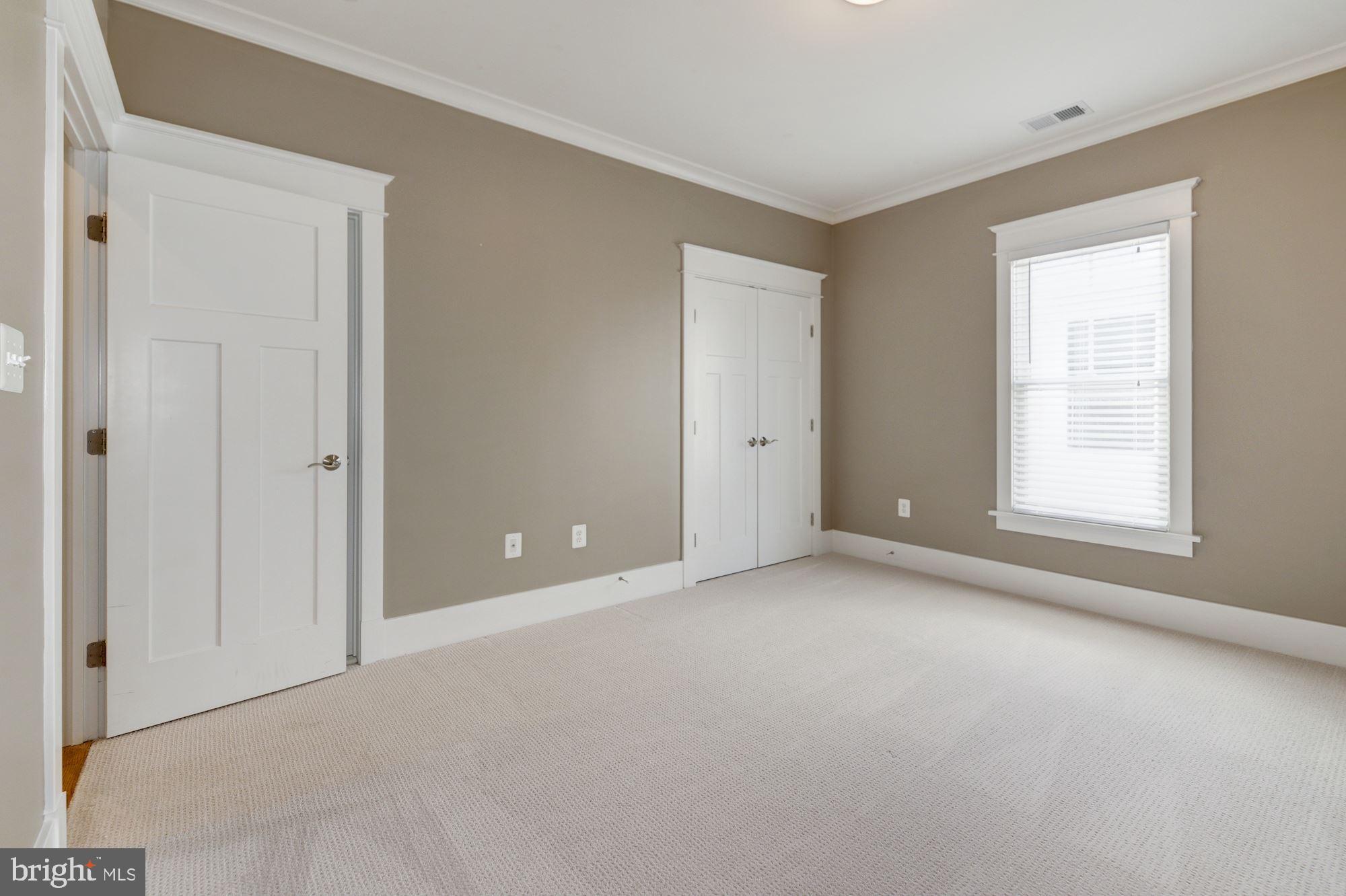 THE WILLIAMSBURG - Residential